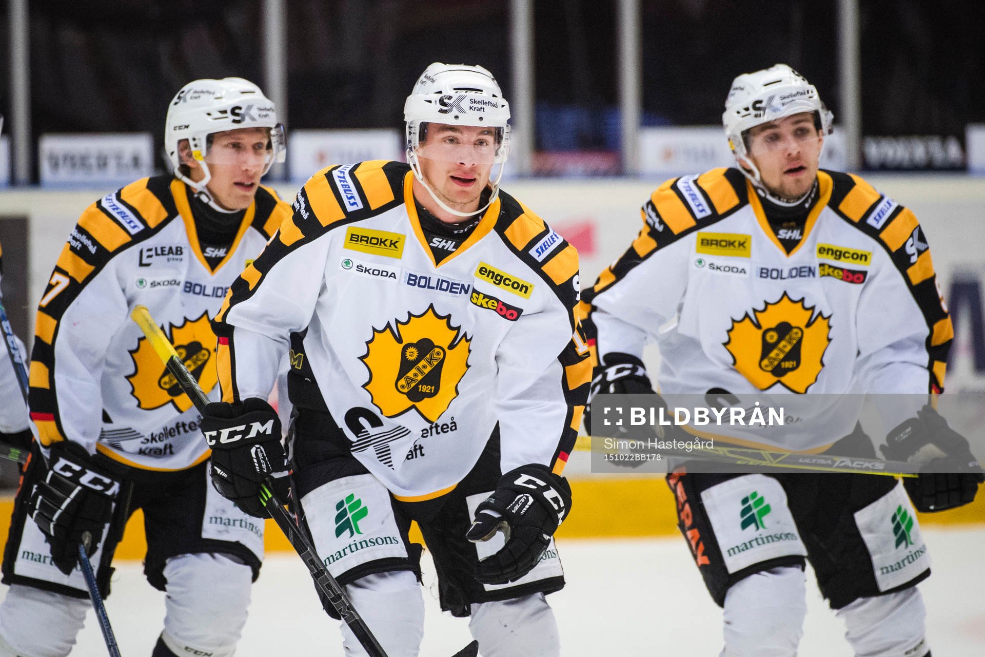 Skellefteås Adam Pettersson och Arvid Lundberg jublar