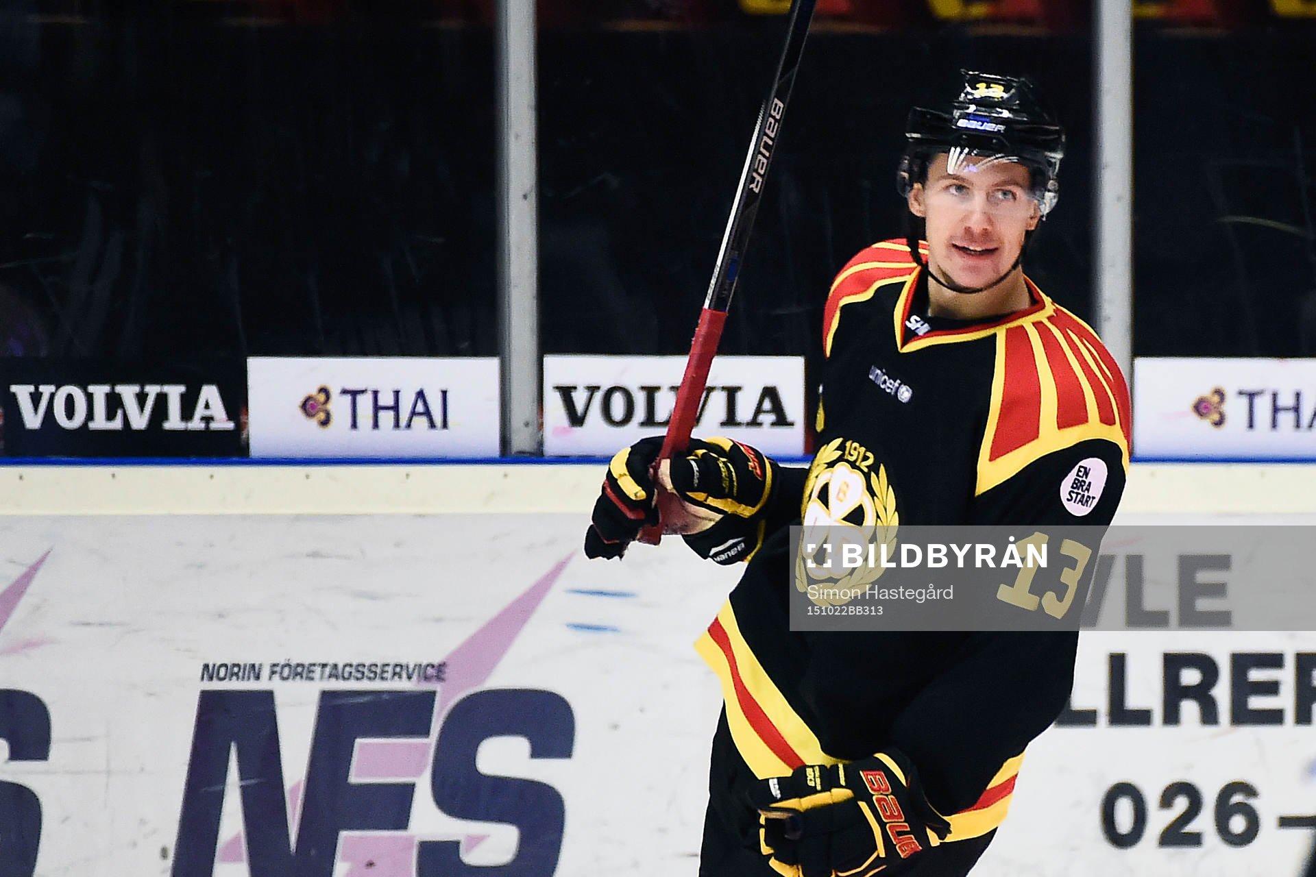 Brynäs Sondre Olden gör 1-1 och jublar