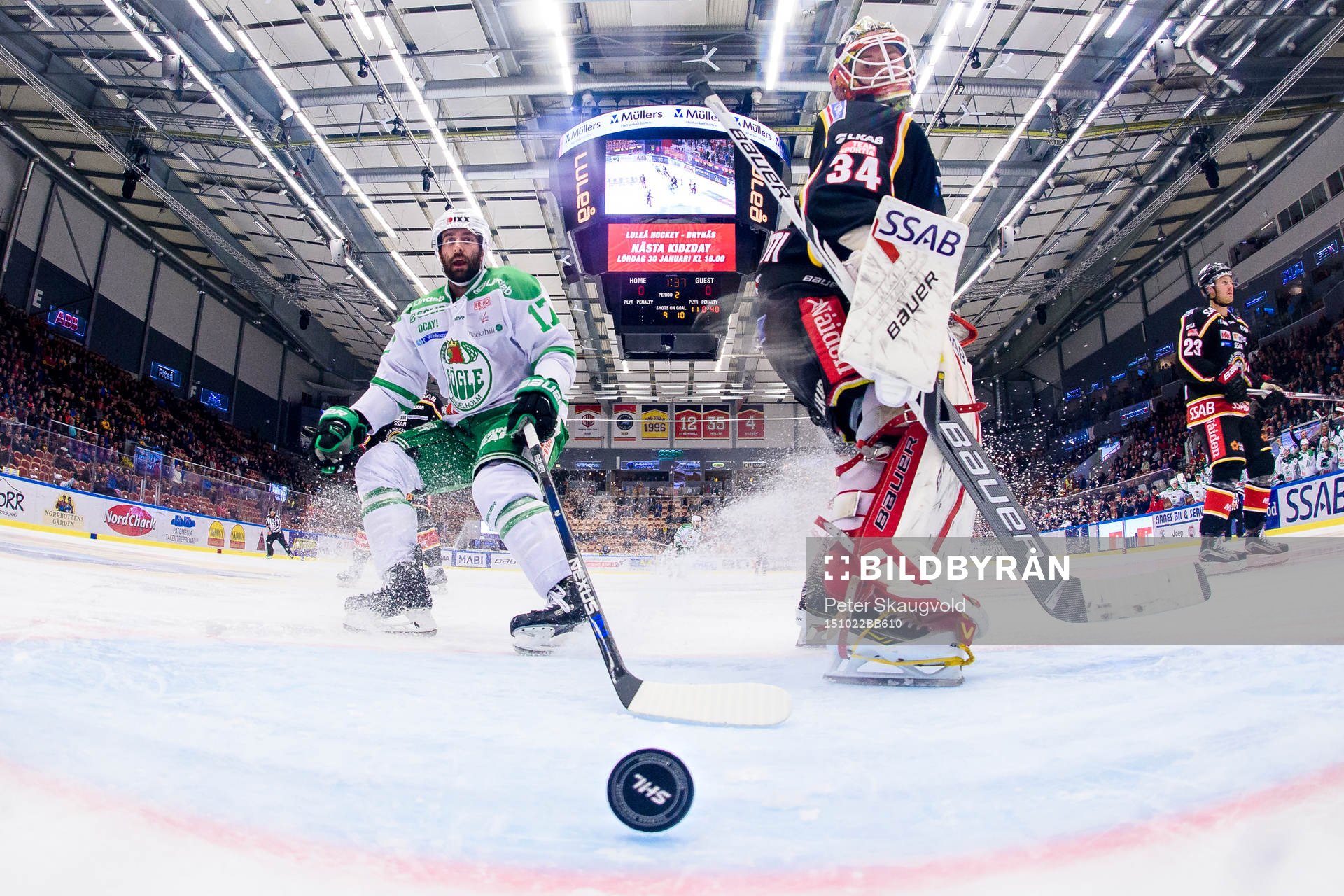 Rögles Jack Connolly(ej i bild) gör 1-0 bakom Luleås
