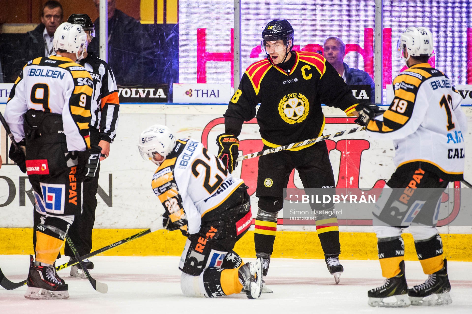 Brynäs Anton Rödin är irriterad på Skellefteås Janne