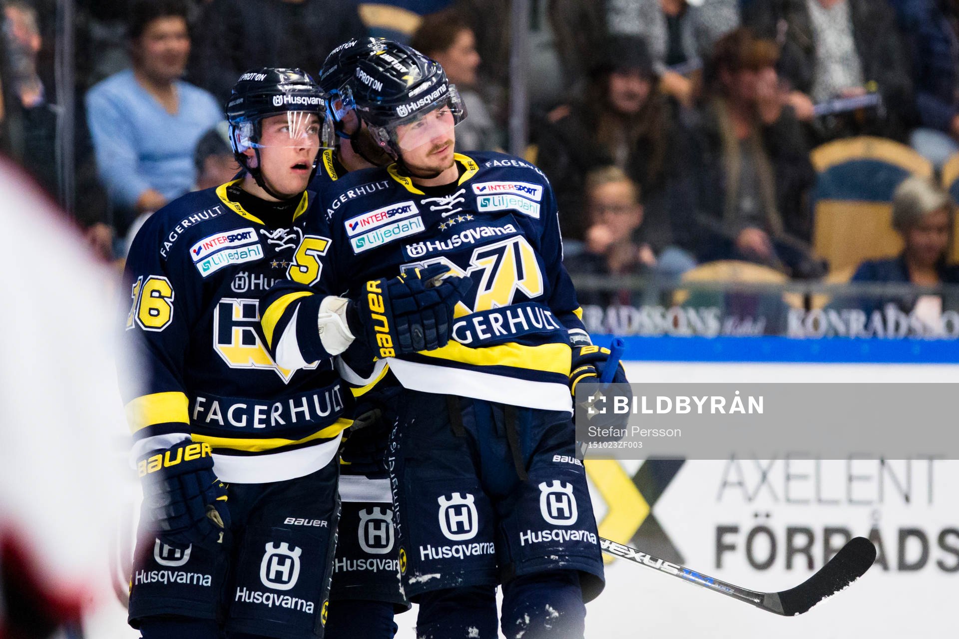s Adam Almquist leds av isen