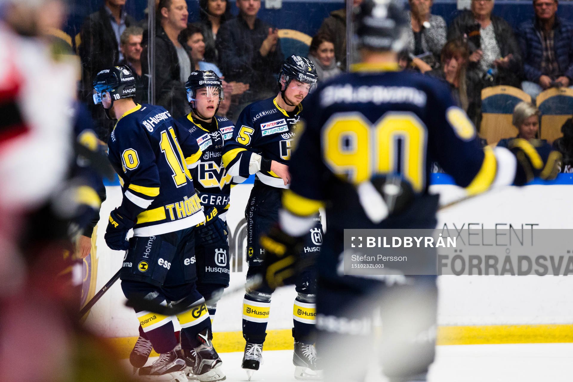 s Adam Almquist leds av isen
