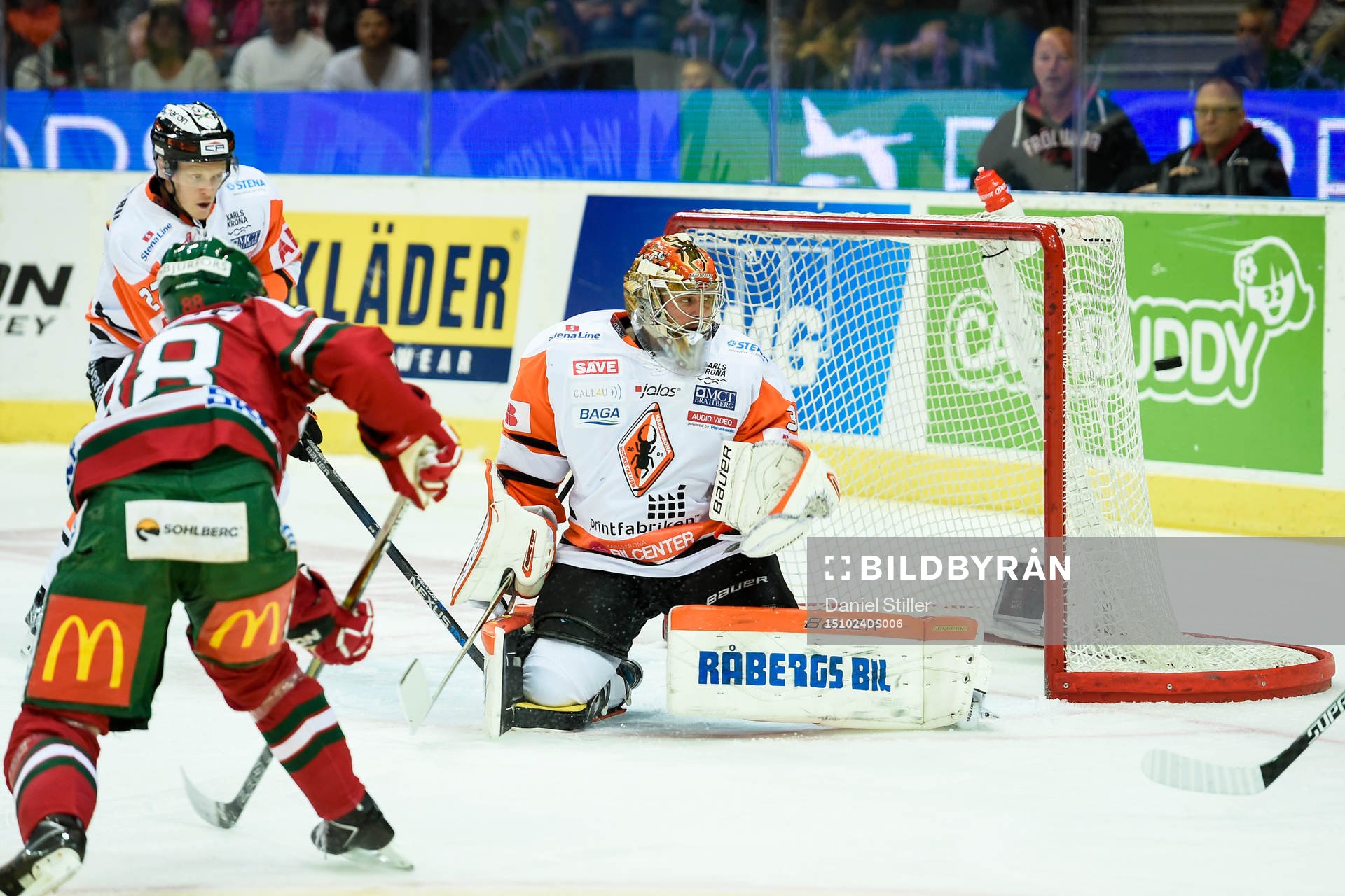 Frölundas Andreas Johnson och Karlskronas målvakt Patrick