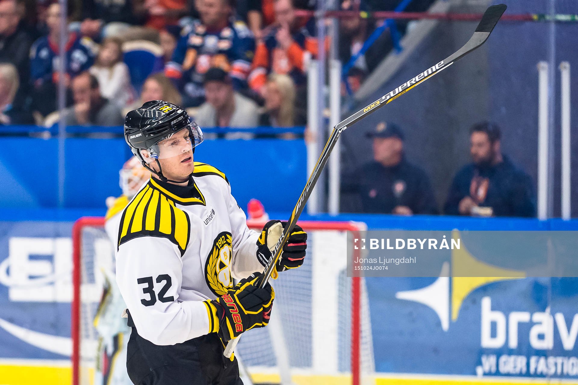 Brynäs Nick Johnson med avbruten klubba