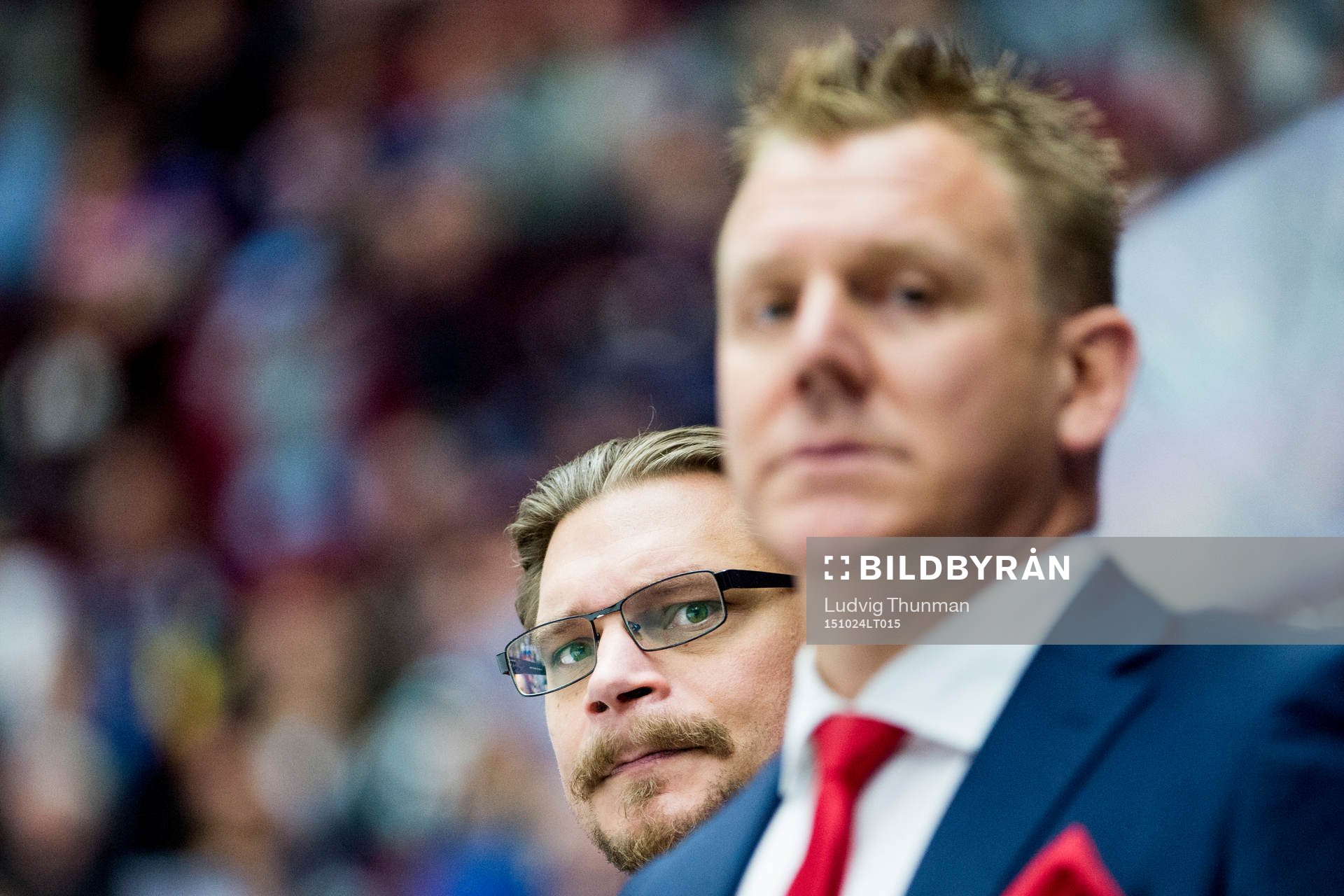 Malmö Redhawks tränare Björn Hellkvist skymtar fram