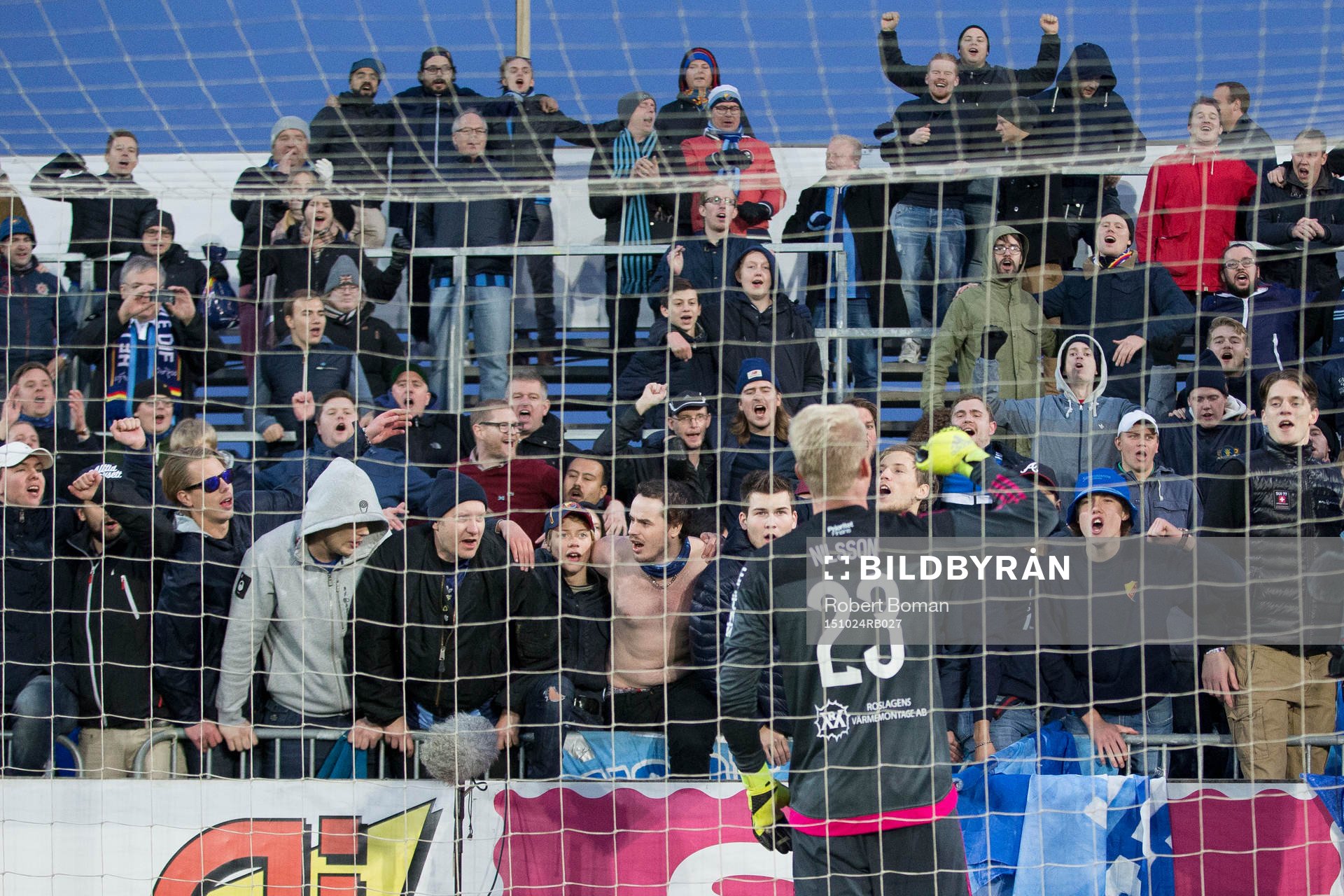 Djurgårdens målvakt Hampus Nilsson jublar och sjunger