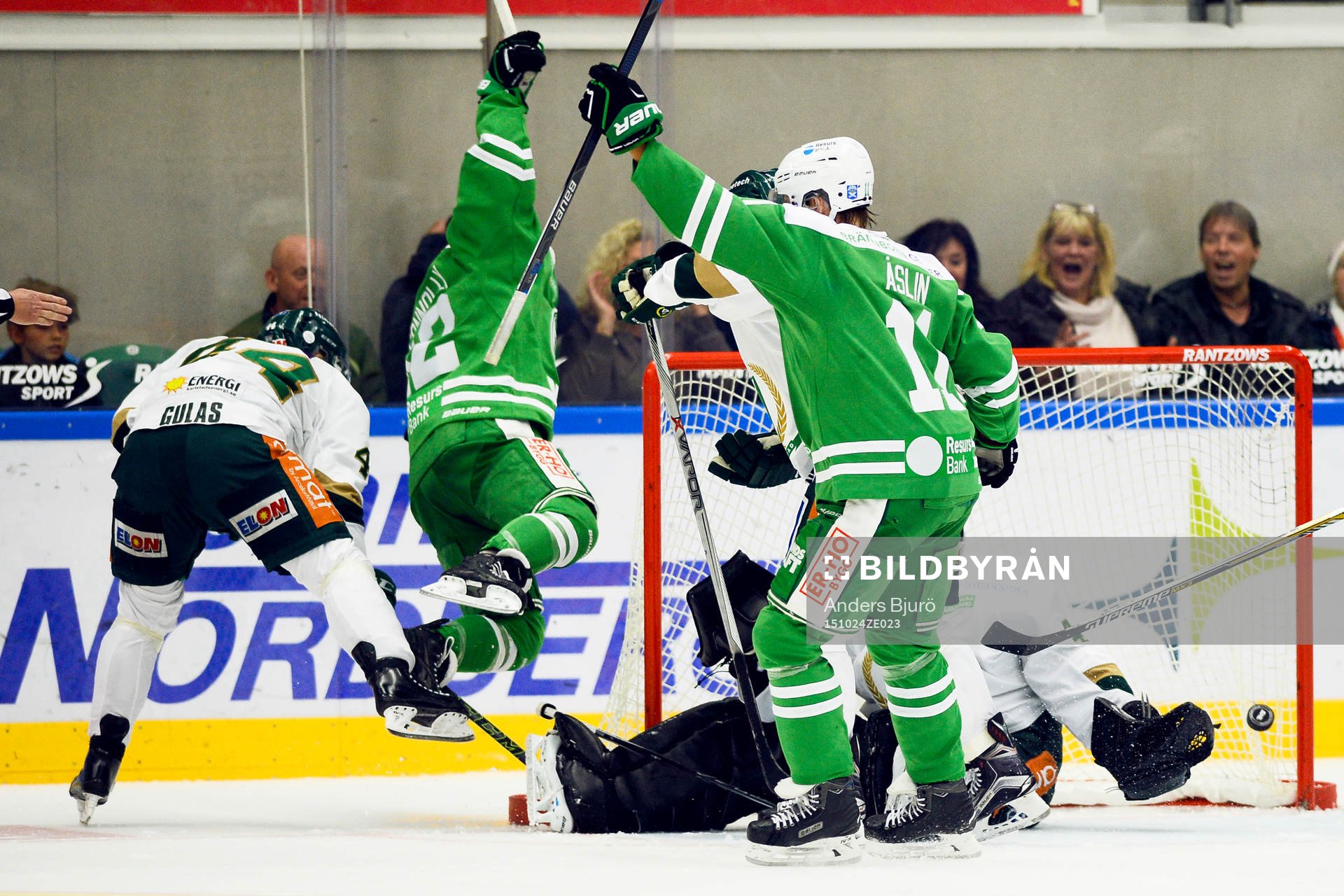 Rögles Jack Connolly gör 1-1