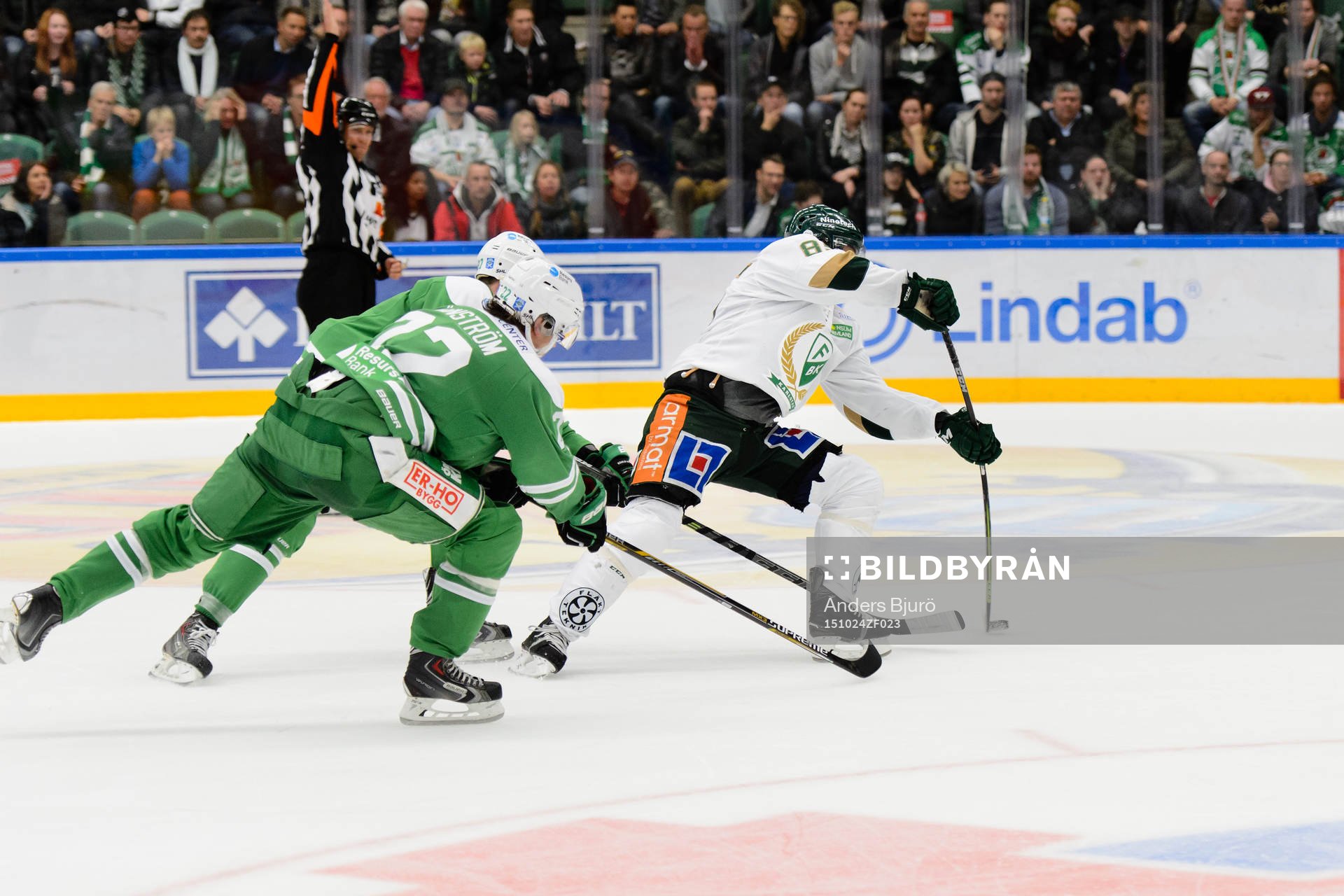 Rögles Sebastian Wännström jagar Färjestads Mikael