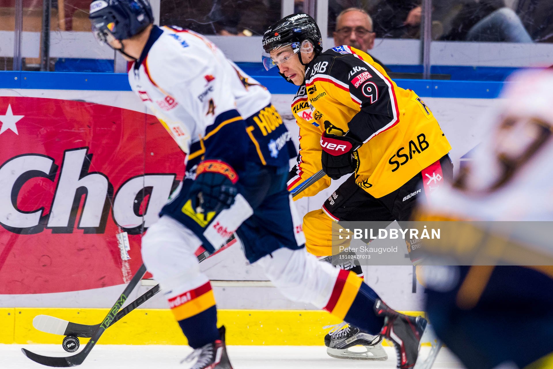Luleås Johan Forsberg med pucken