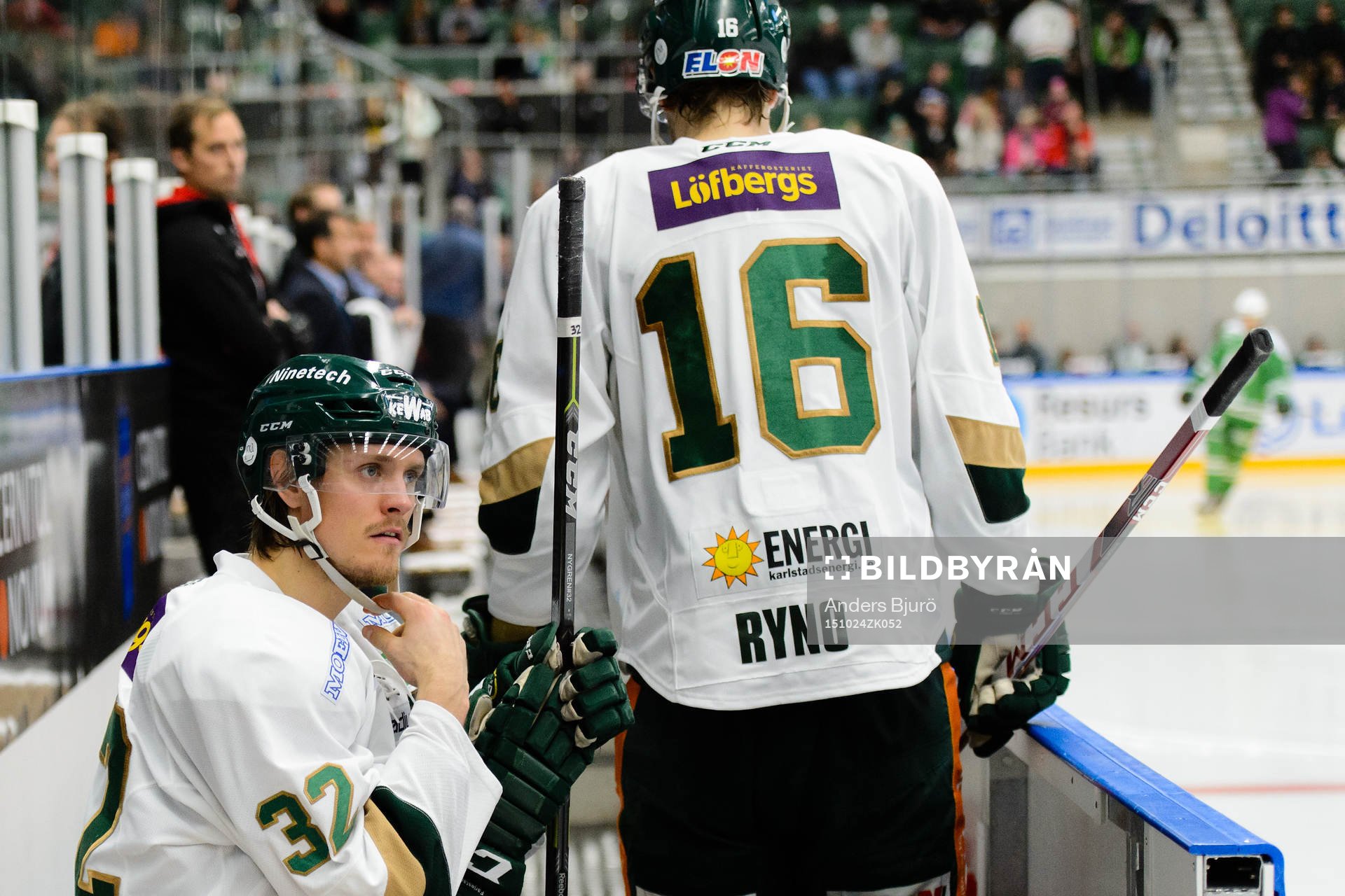 Färjestads Magnus Nygren och Johan Ryno i båset