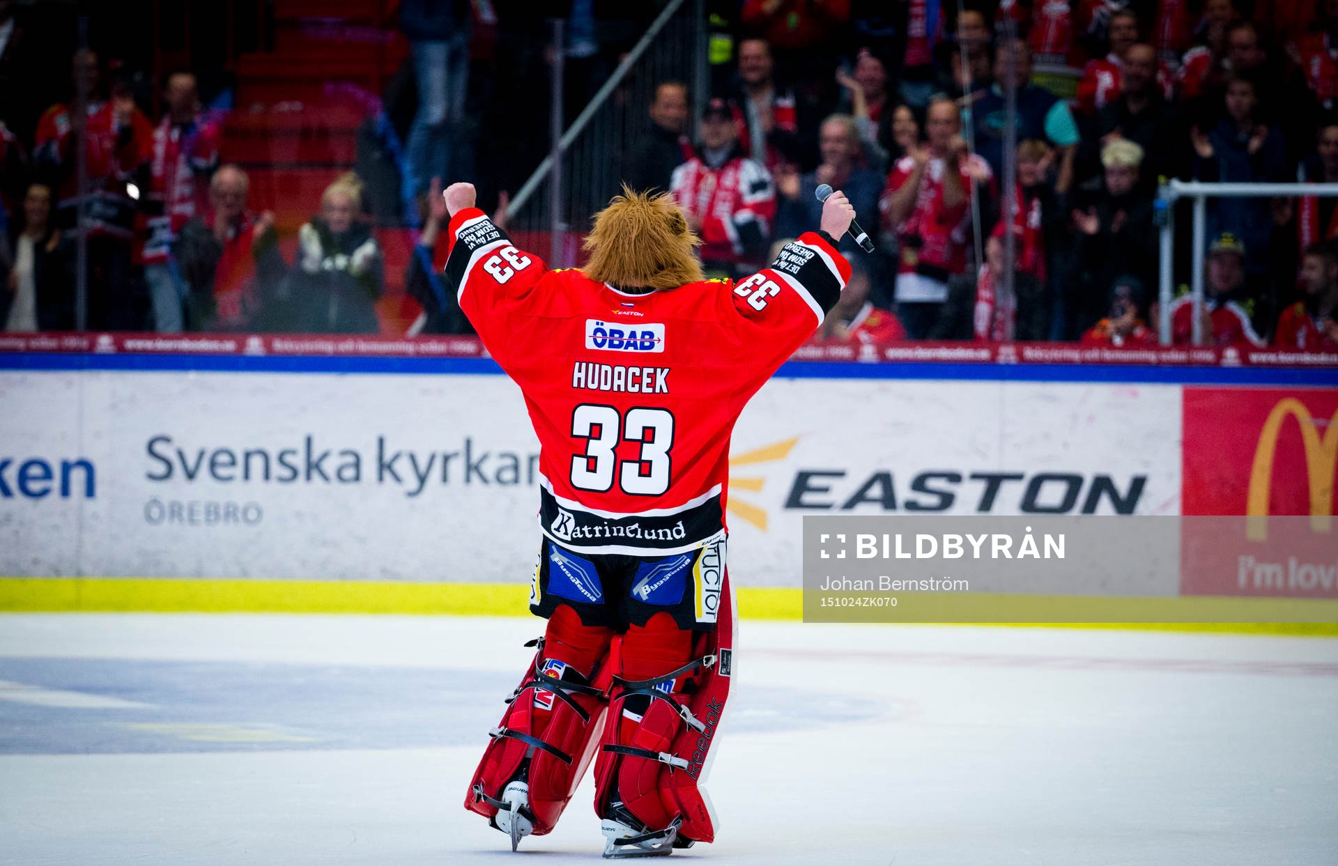 Örebros målvakt Julius Hudacek utklädd till ett djur