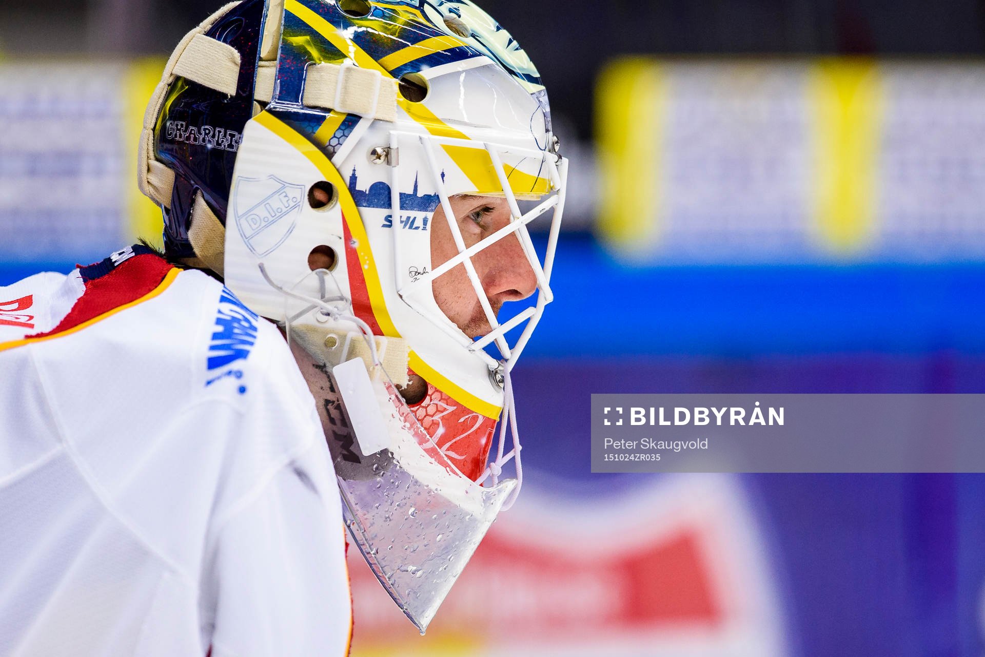 Djurgårdens målvakt Mikael Tellqvist på uppvärmningen