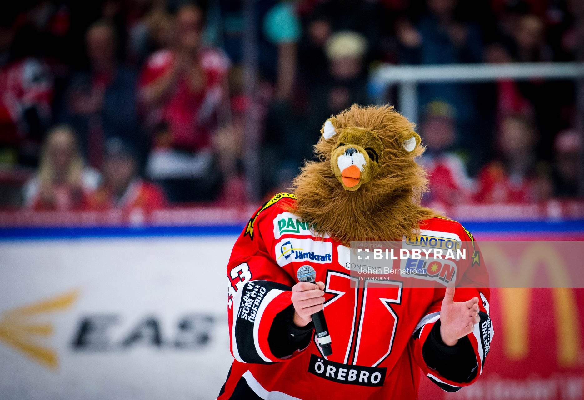 Örebros målvakt Julius Hudacek utklädd till ett djur