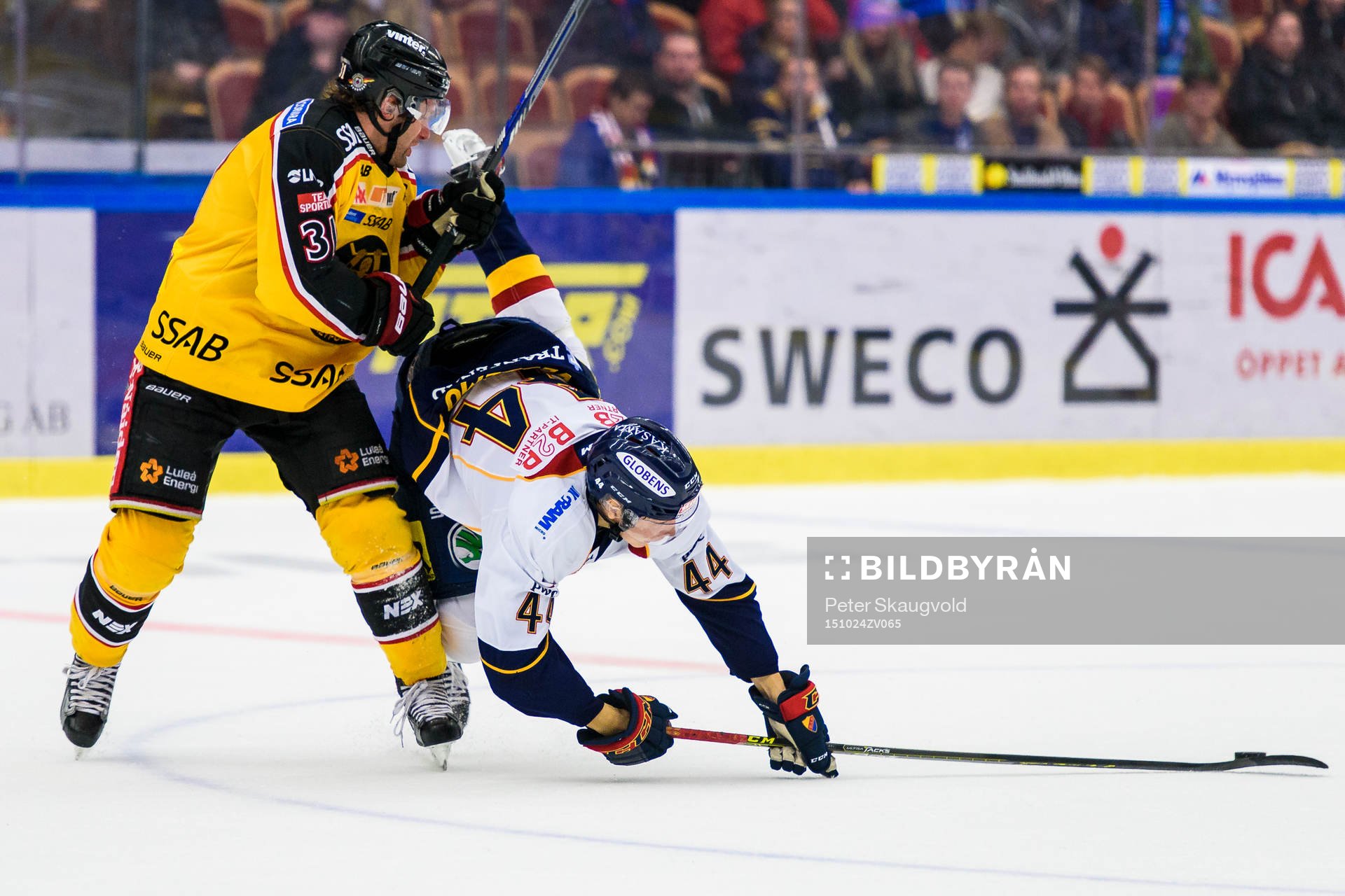Luleås Jonathan Granström välter omkull Djurgårdens