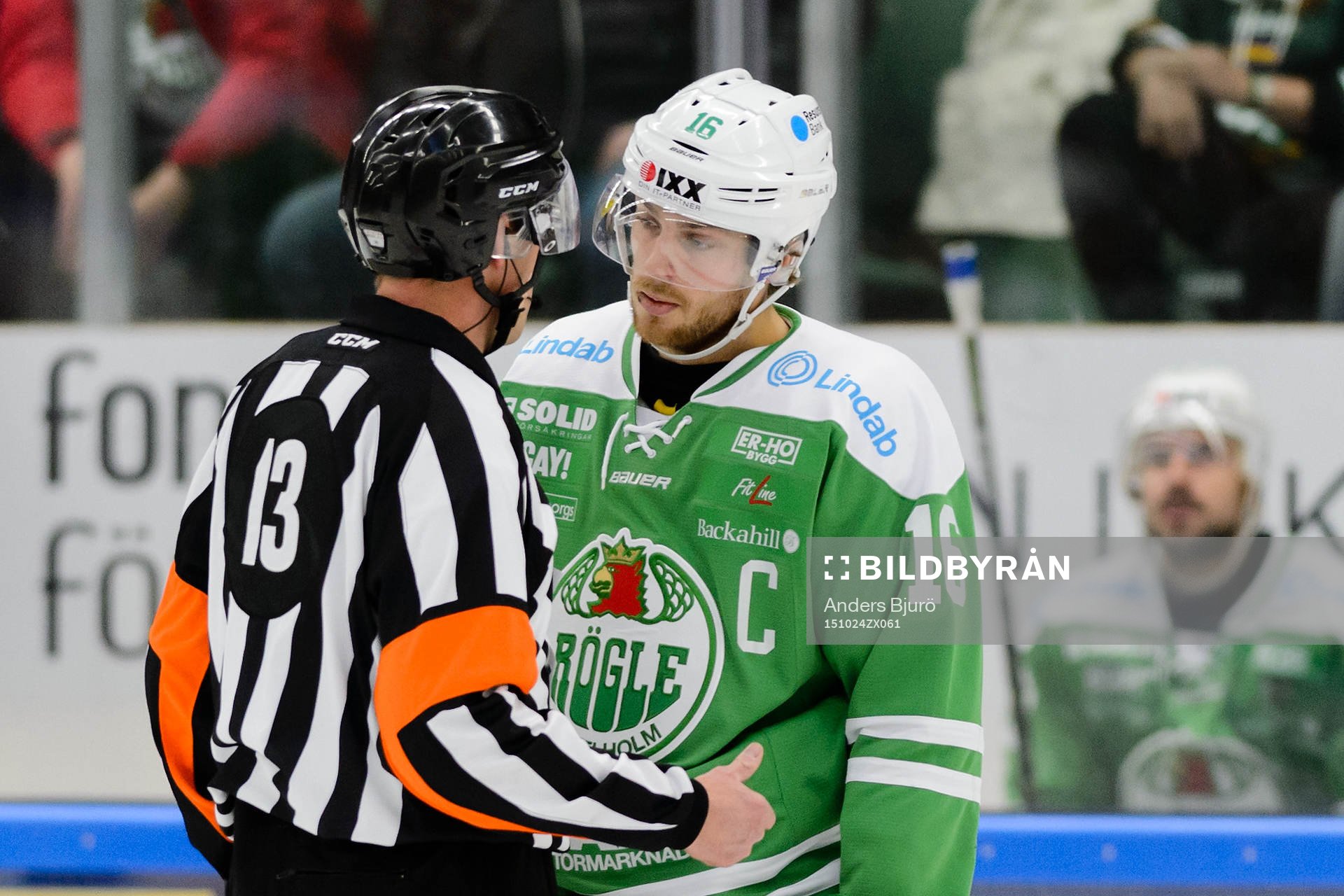 Domare Morgan Johansson och Rögles Christopher Liljewall