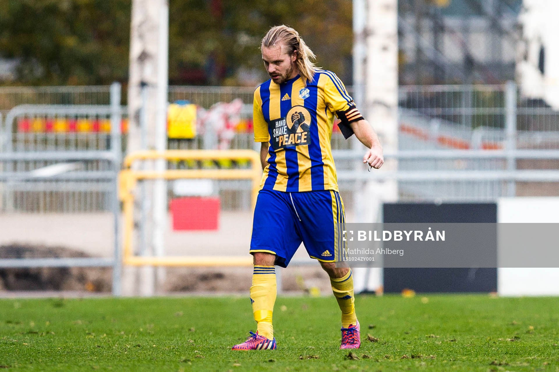 Eskilsminnes Mathias Unkuri lämnar planen