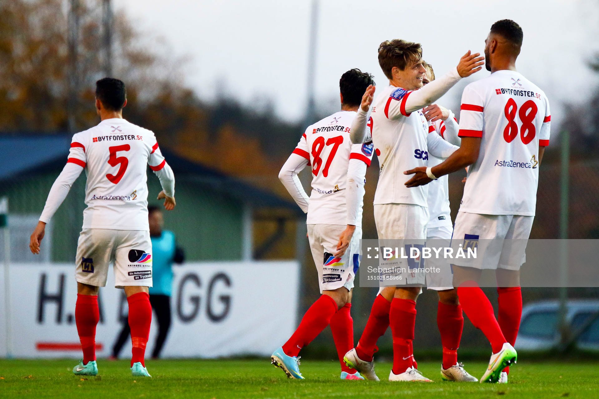 Assyriskas Christoffer Brandeborn (ej i bild) har gjort 1-1