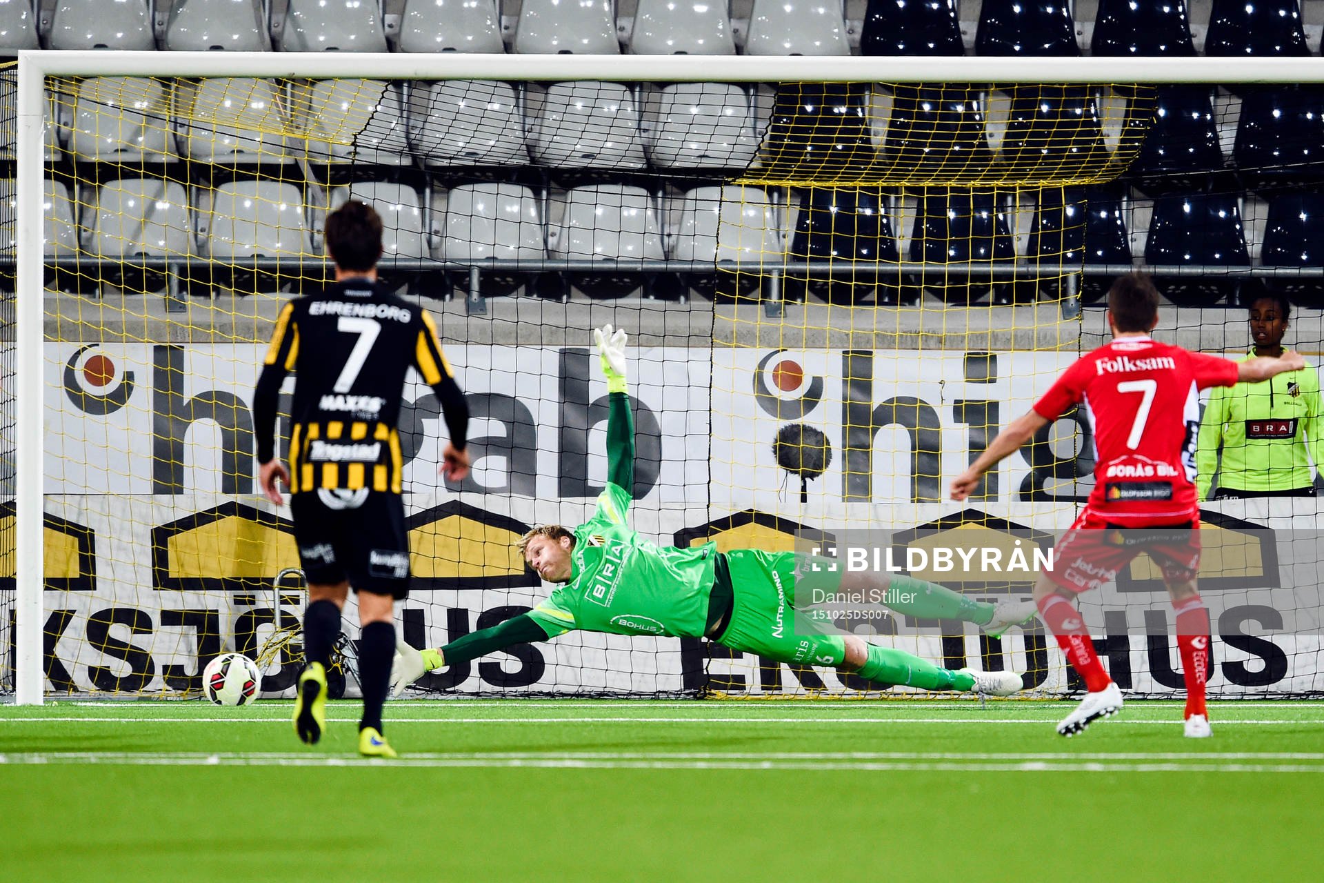 Elfsborgs Marcus Rohdén gör 1-1 på straff