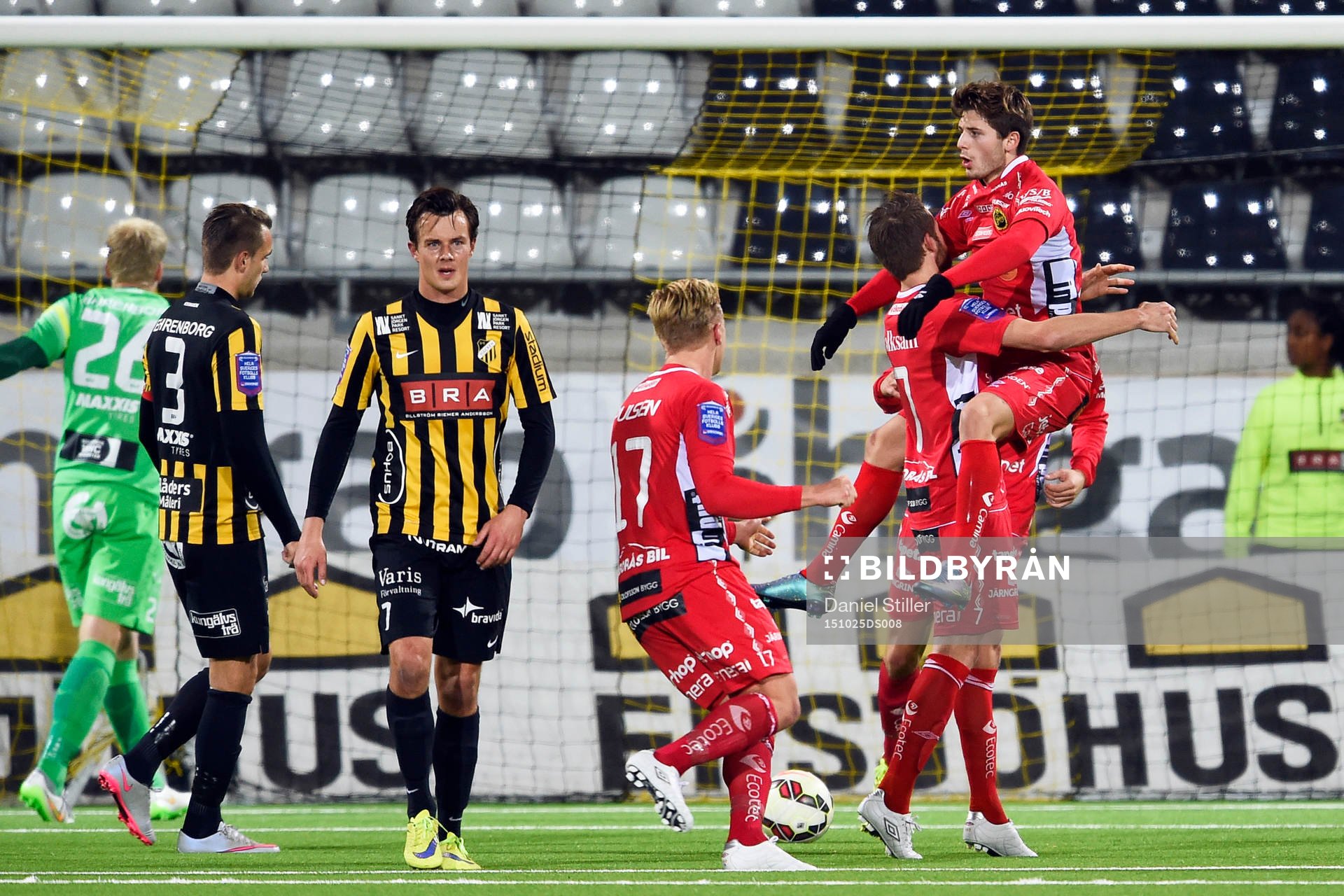 Elfsborgs Marcus Rohdén jublar efter 1-1 på straff under fotbollsmatchen i Allsvenskan mellan Häcken och Elfsborg den 25 oktober 2015 i Göteborg.