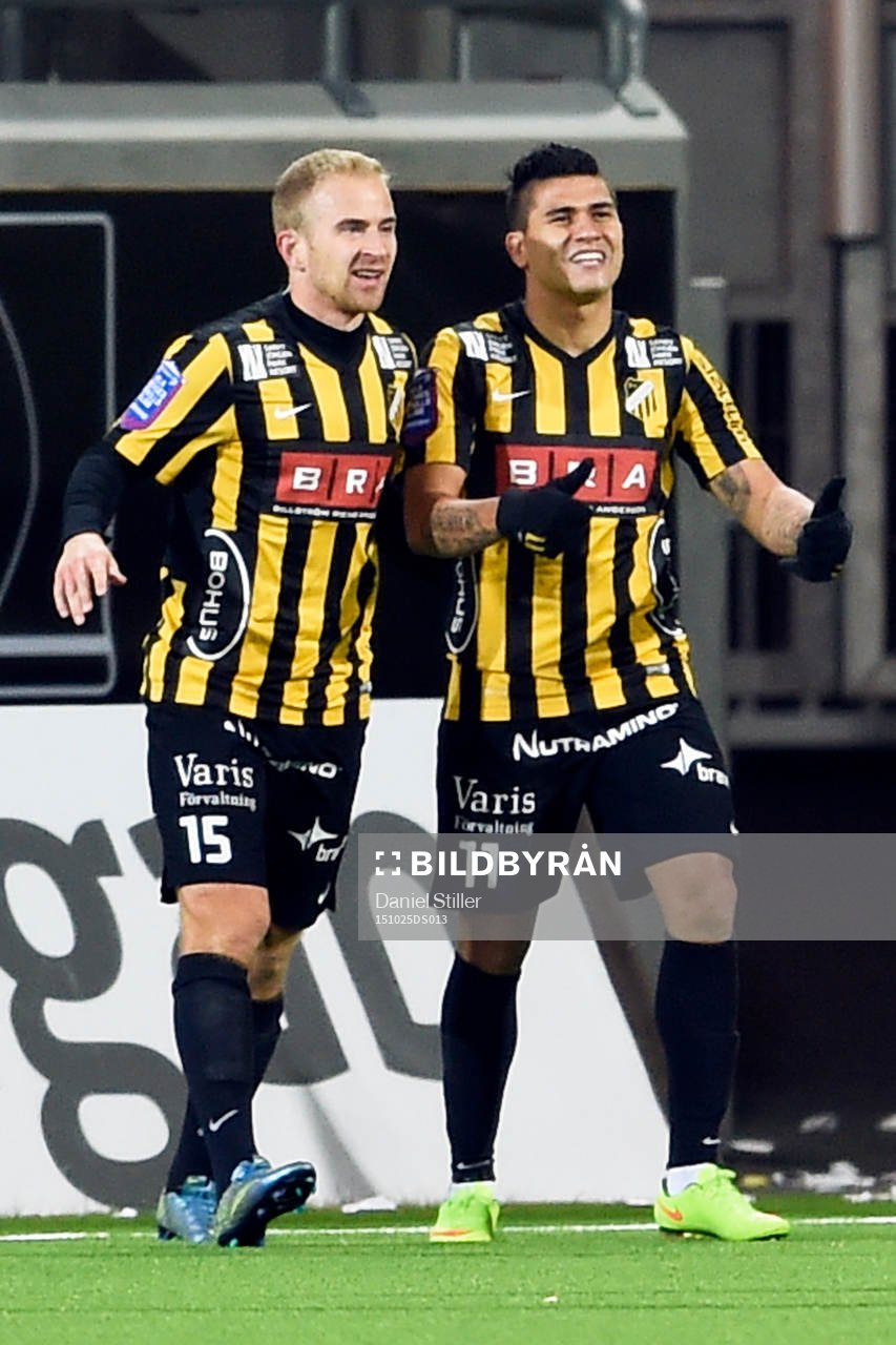 Häckens Paulo de Oliveira firar efter 2-1 under fotbollsmatchen i Allsvenskan mellan Häcken och Elfsborg den 25 oktober 2015 i Göteborg.