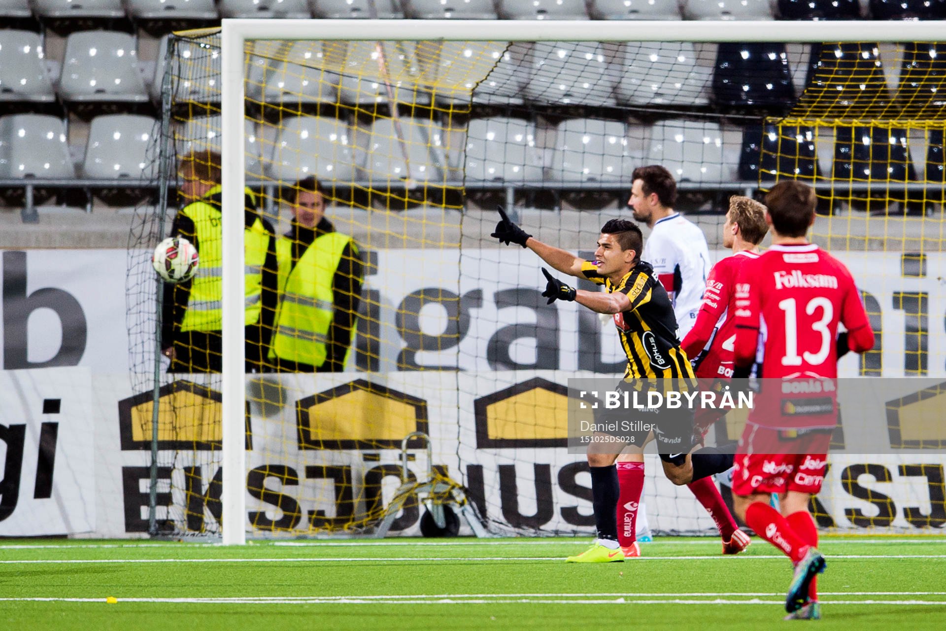 Häckens Paulo de Oliveira jublar