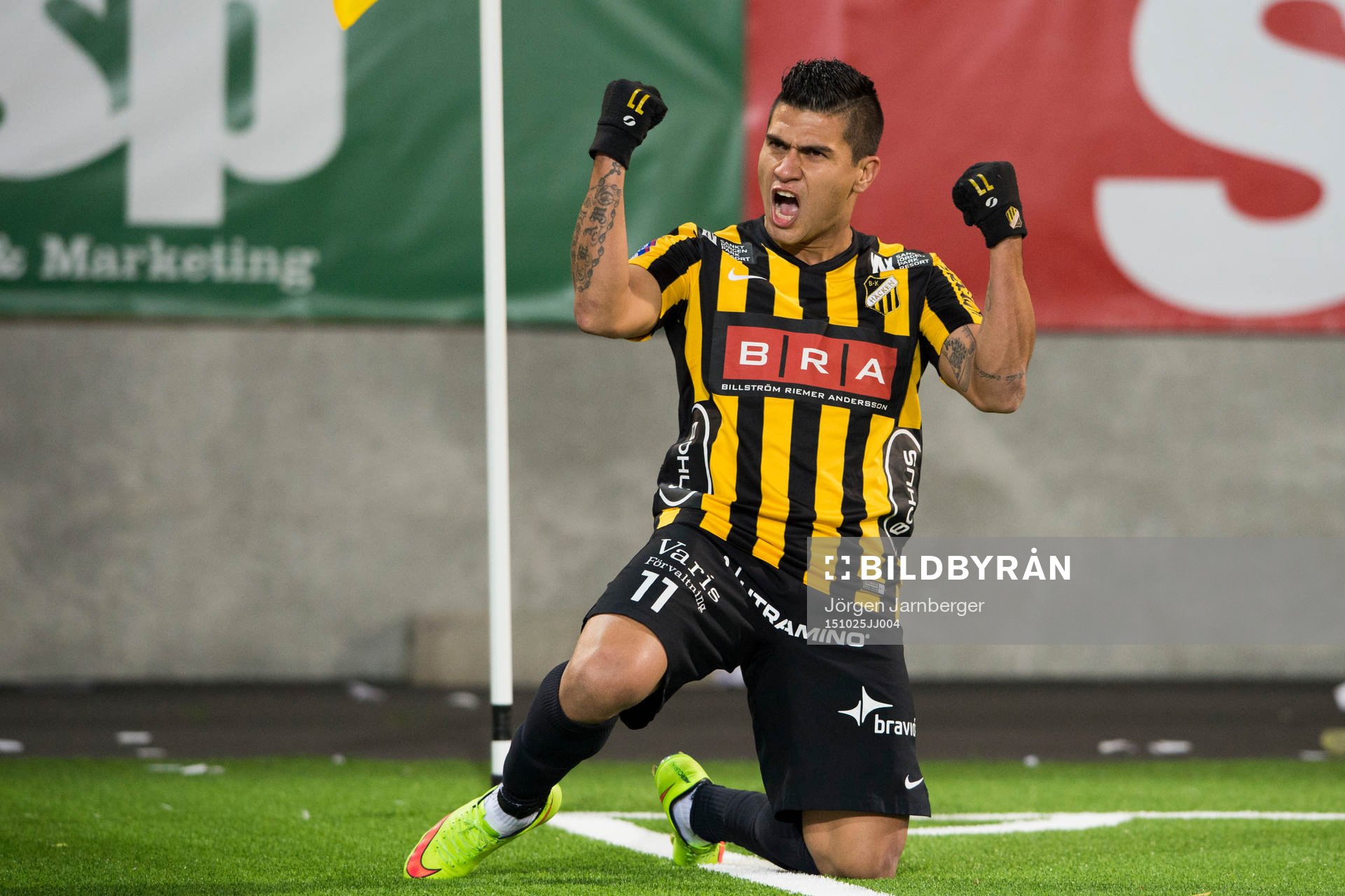 Häckens Paulo de Oliveira jublar