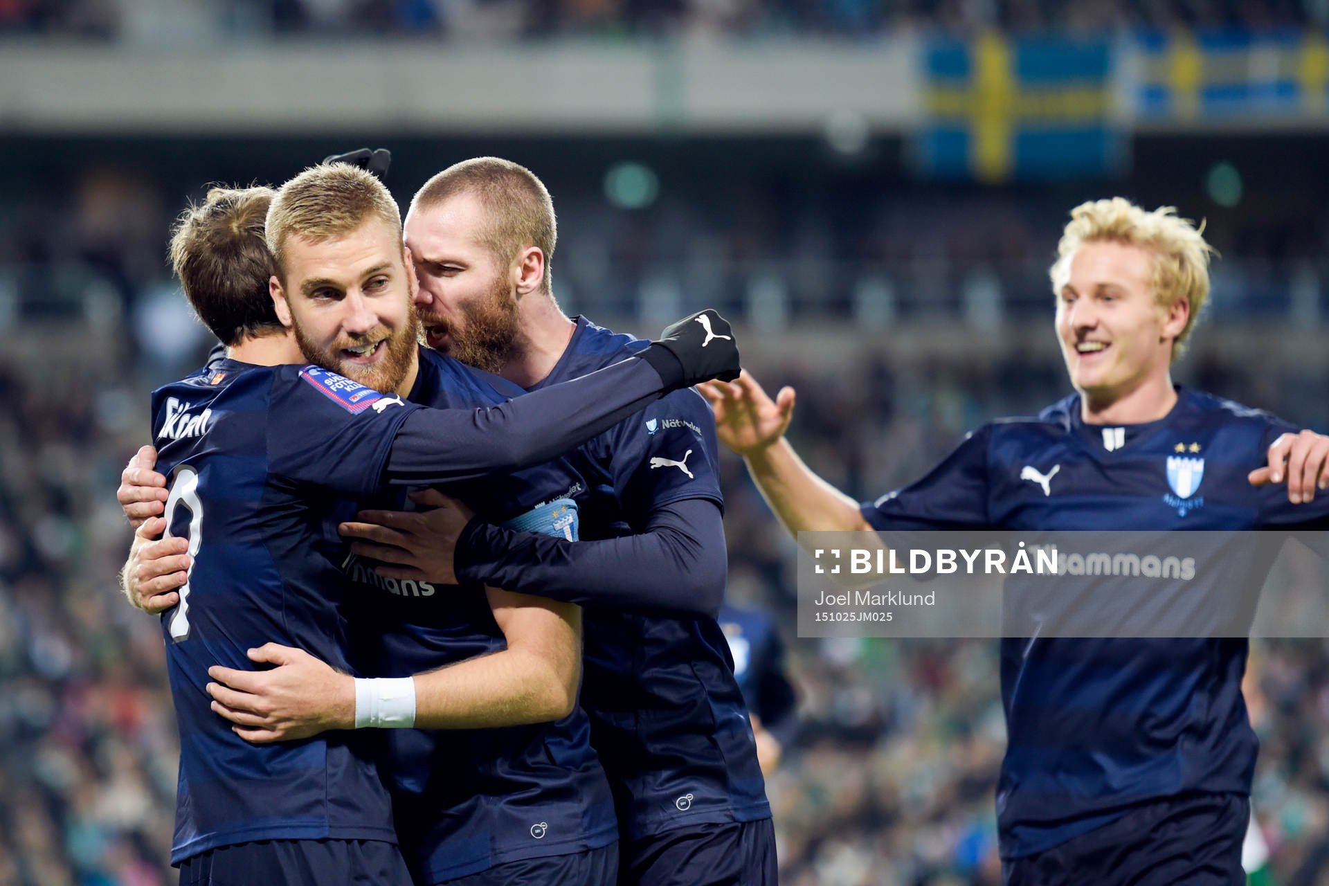Malmös Rasmus Bengtsson firar efter 1-0 under fotbollsmatchen i Allsvenskan mellan Hammarby och Malmö FF den 25 oktober 2015 i Stockholm.
