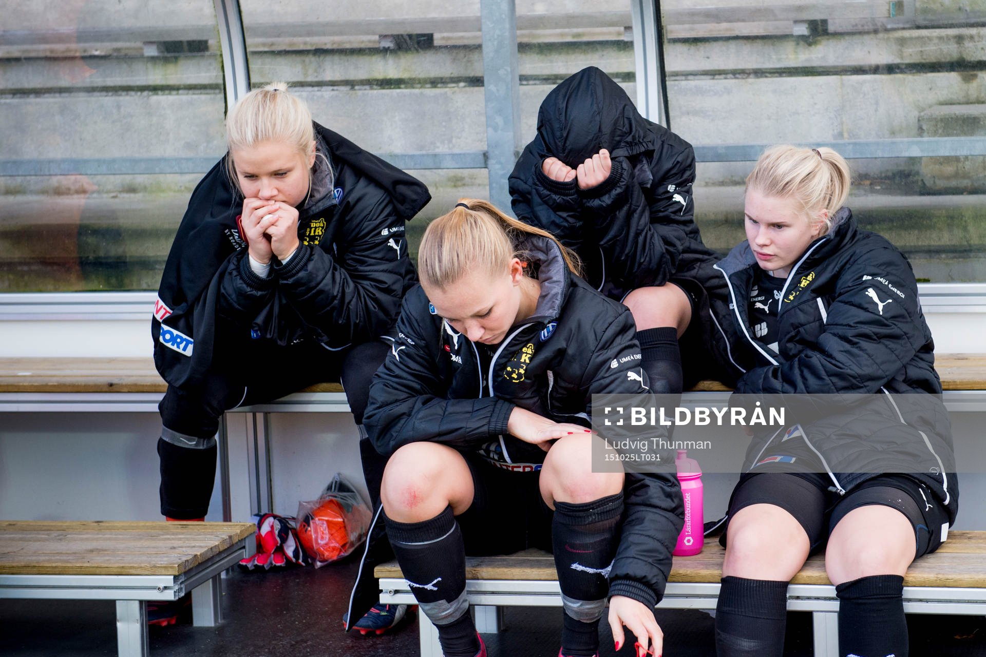 Umeås spelare deppar på bänken