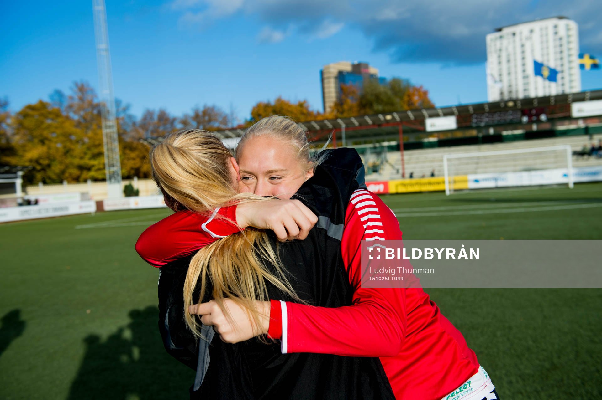 Rosengårds Olivia Elofsson jublar efter segern i finalen i SM-slutspelet för F19 mellan Rosengård och Umeå den 25 oktober 2015 i Malmö. 