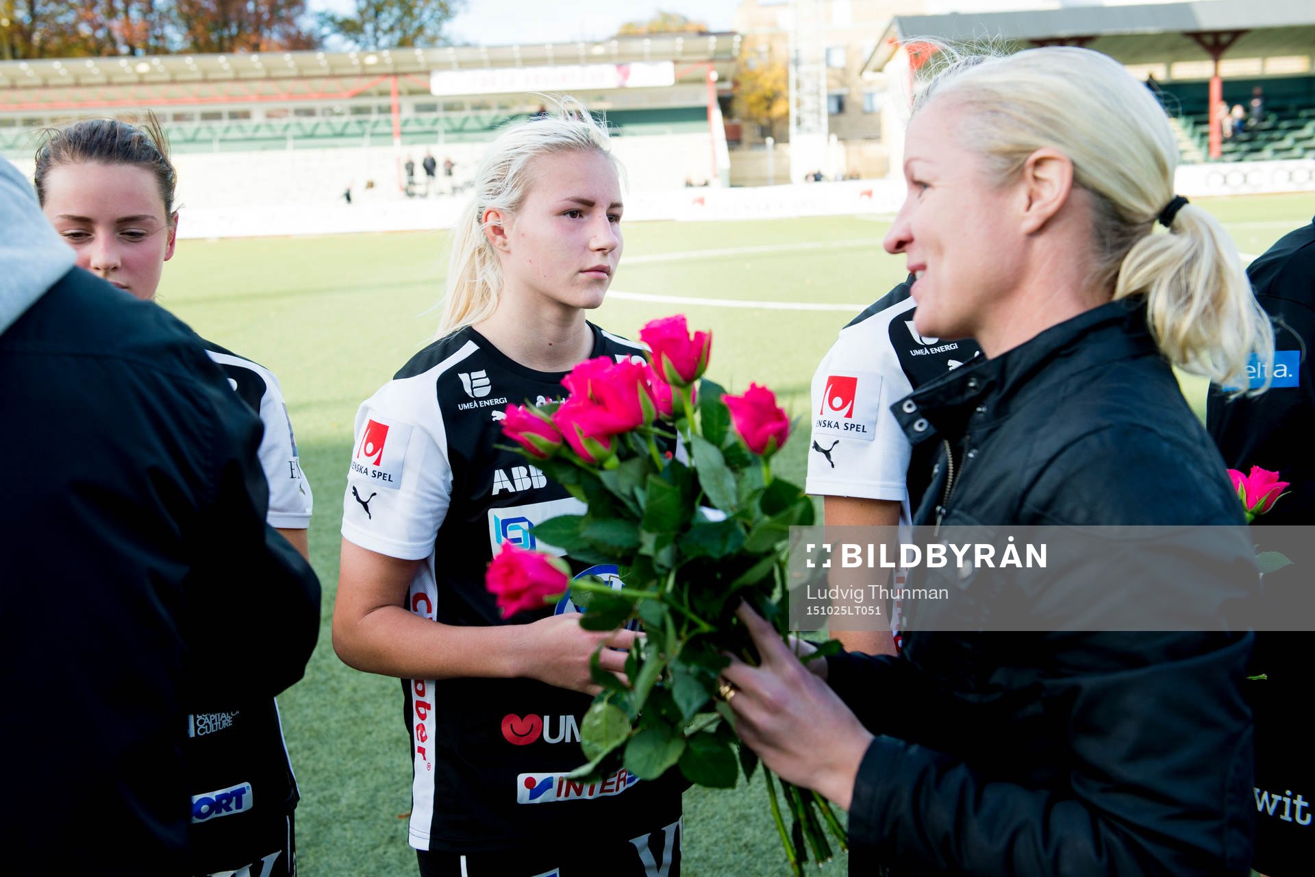 Victoria Sandell Svensson delar ut priser