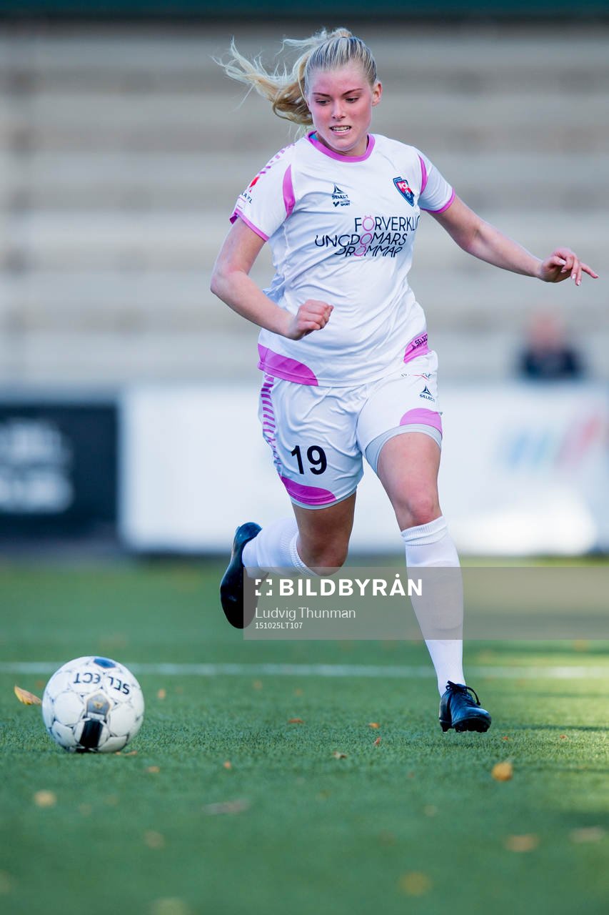 Rosengårds Sofia Hagman under finalen i SM-slutspelet för F19 mellan Rosengård och Umeå den 25 oktober 2015 i Malmö. 