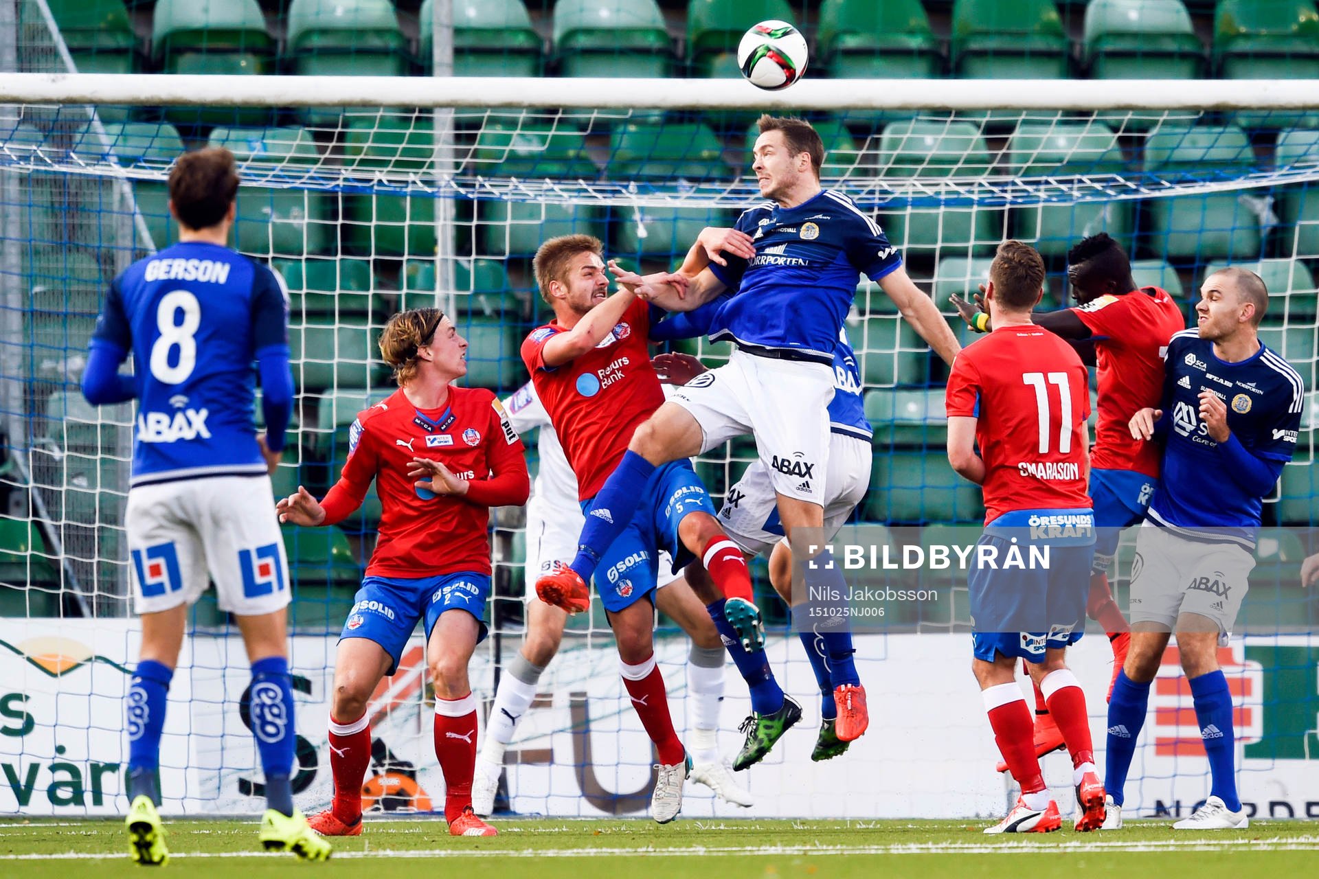 Sundsvalls Jon Gudni Fjoluson gör 1-0 på nick