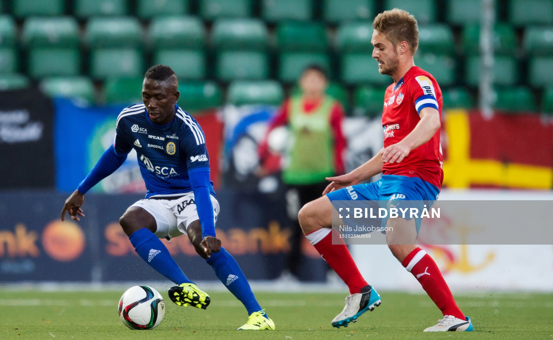 Sundsvalls Pa Amat Dibba och Helsingborgs Johan Mårtensson