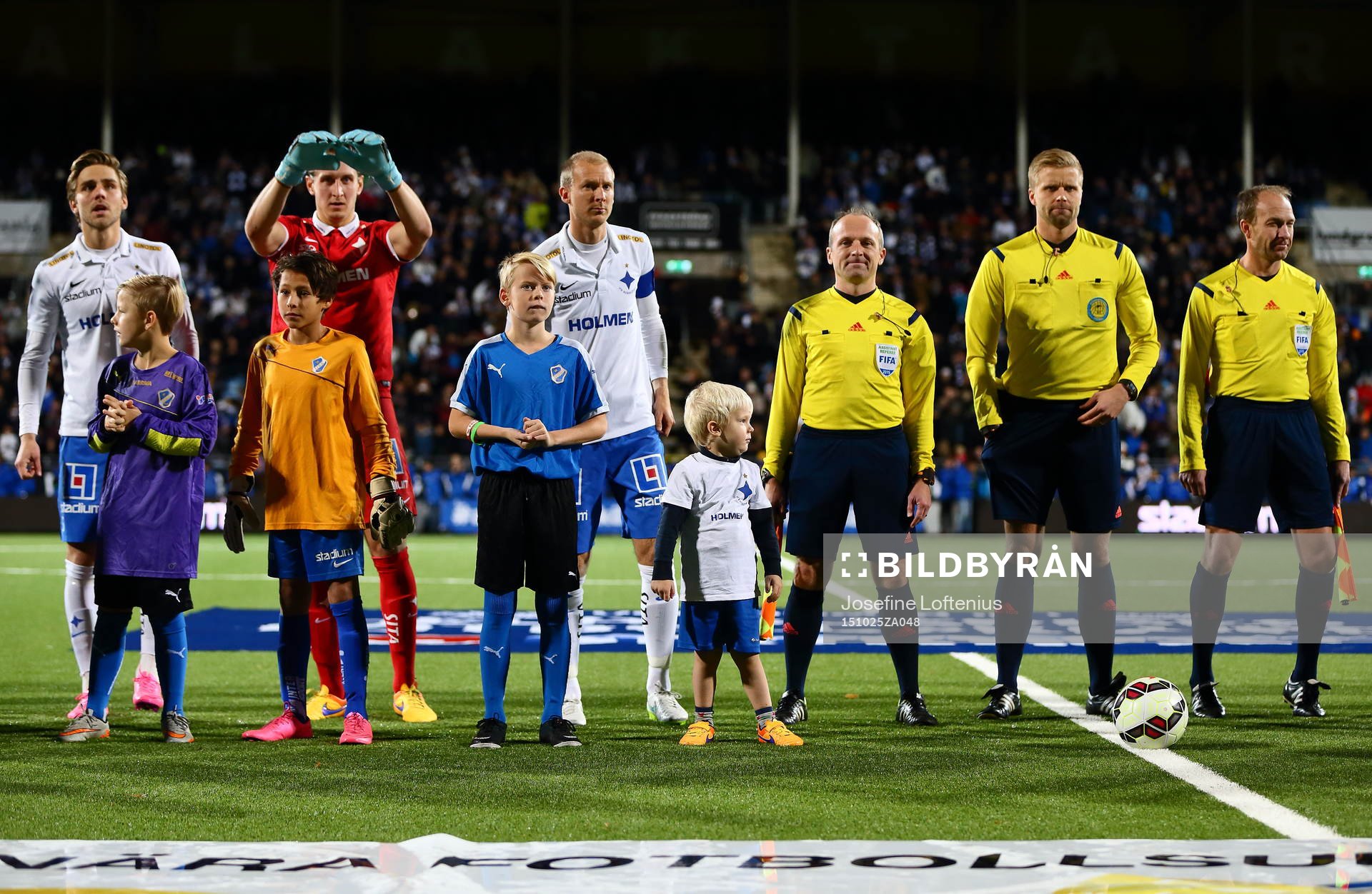 Norrköpings Andreas Johansson med sin son på line-up