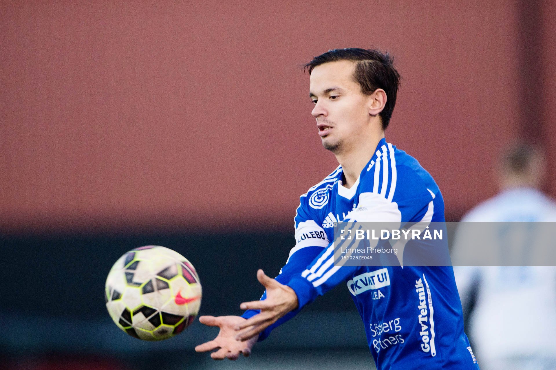 Luleås Patrik Pettersen fångar en boll