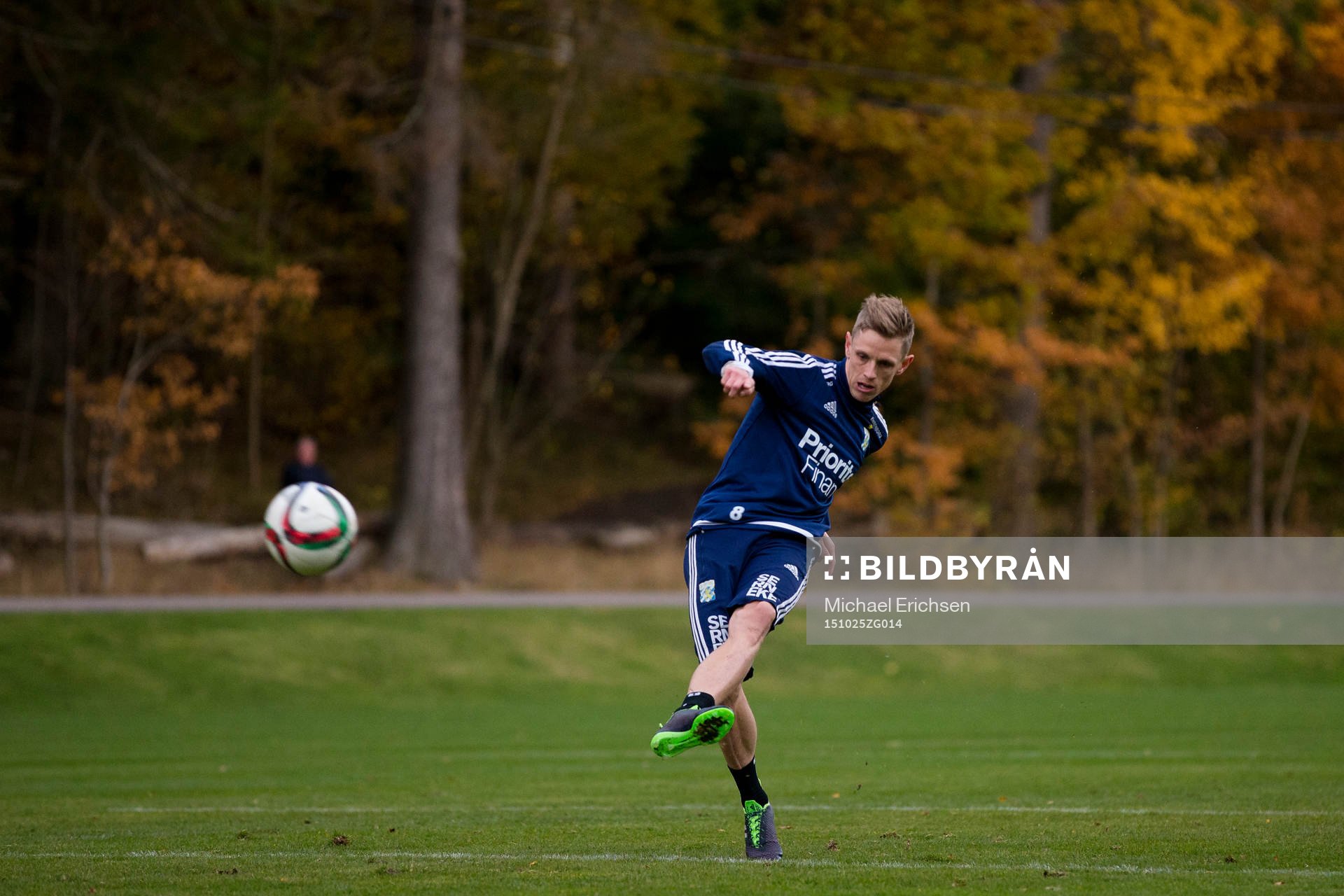 IFK Göteborgs Sören Rieks skjuter ett skott