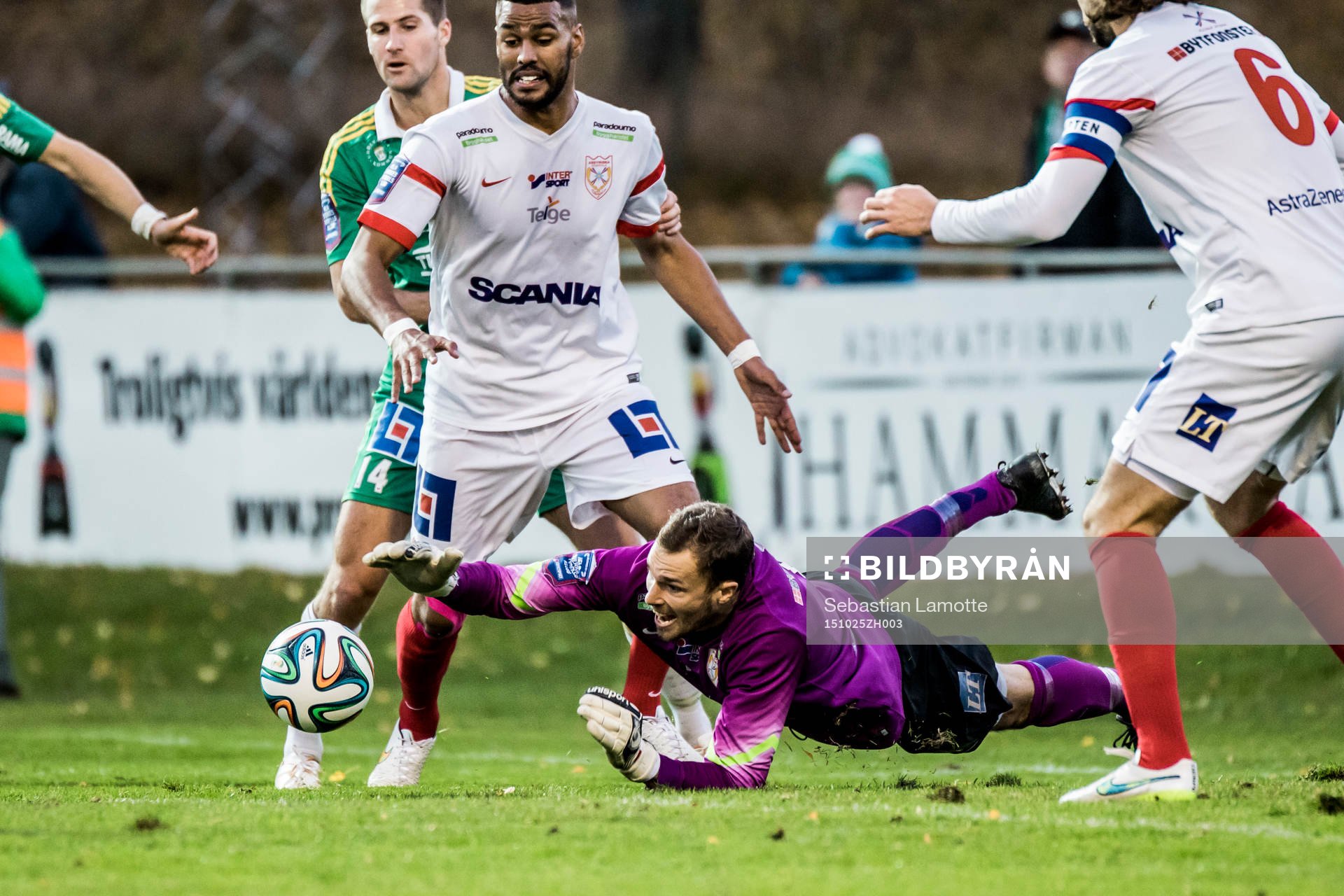 Assyriskas målvakt Robin Malmkvist räddar