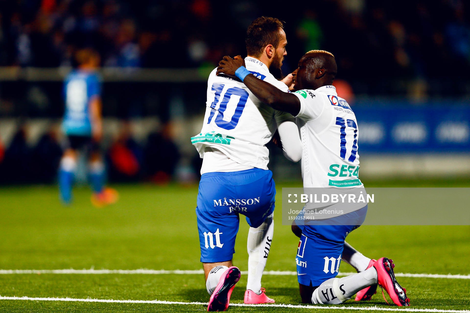 Norrköpings Emir Kujovic och Alhaji Kamara firar