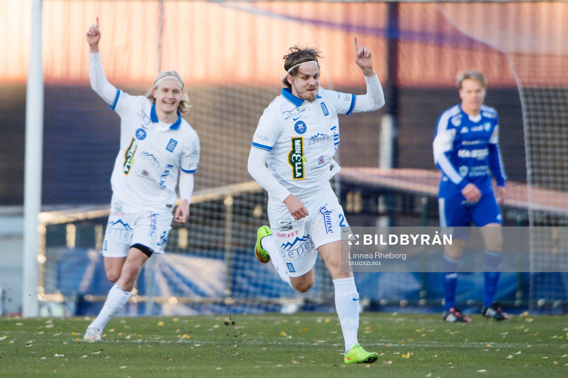 Akropolis Henrik Löfkvist och Felix Pettersson jublar