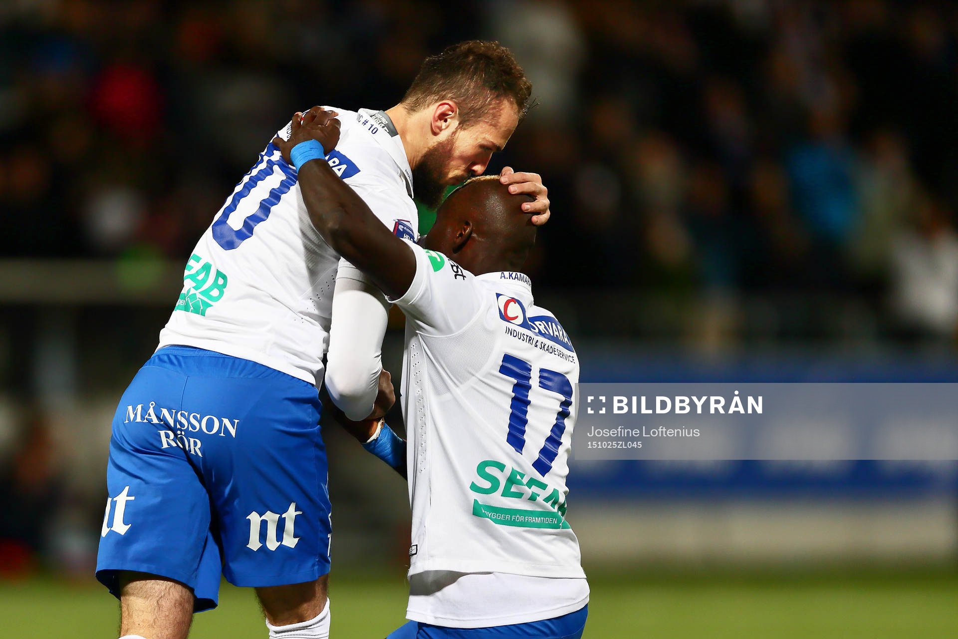Norrköpings Emir Kujovic och Alhaji Kamara firar Emir