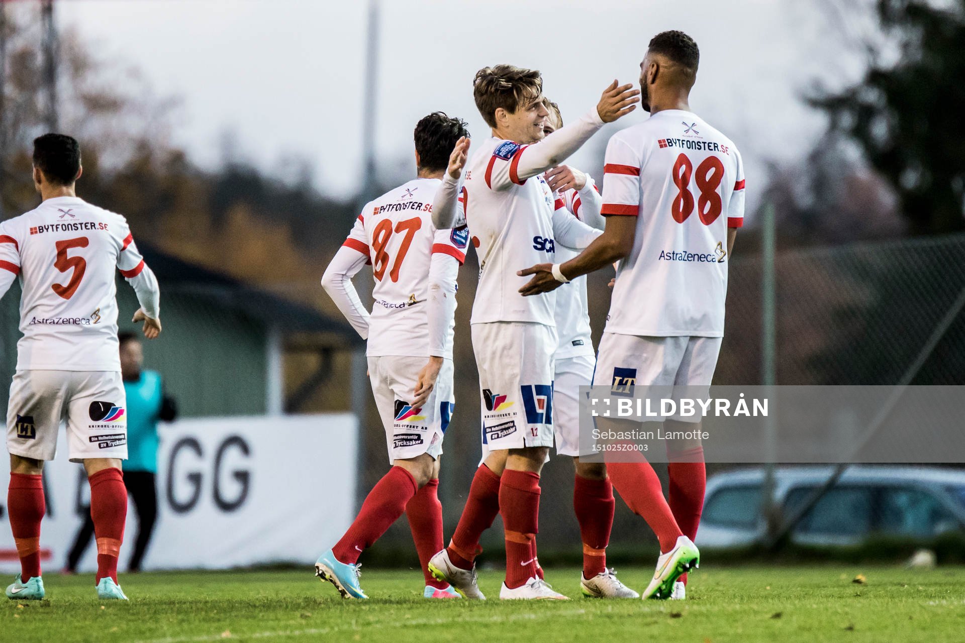 Assyriskas spelare jublar