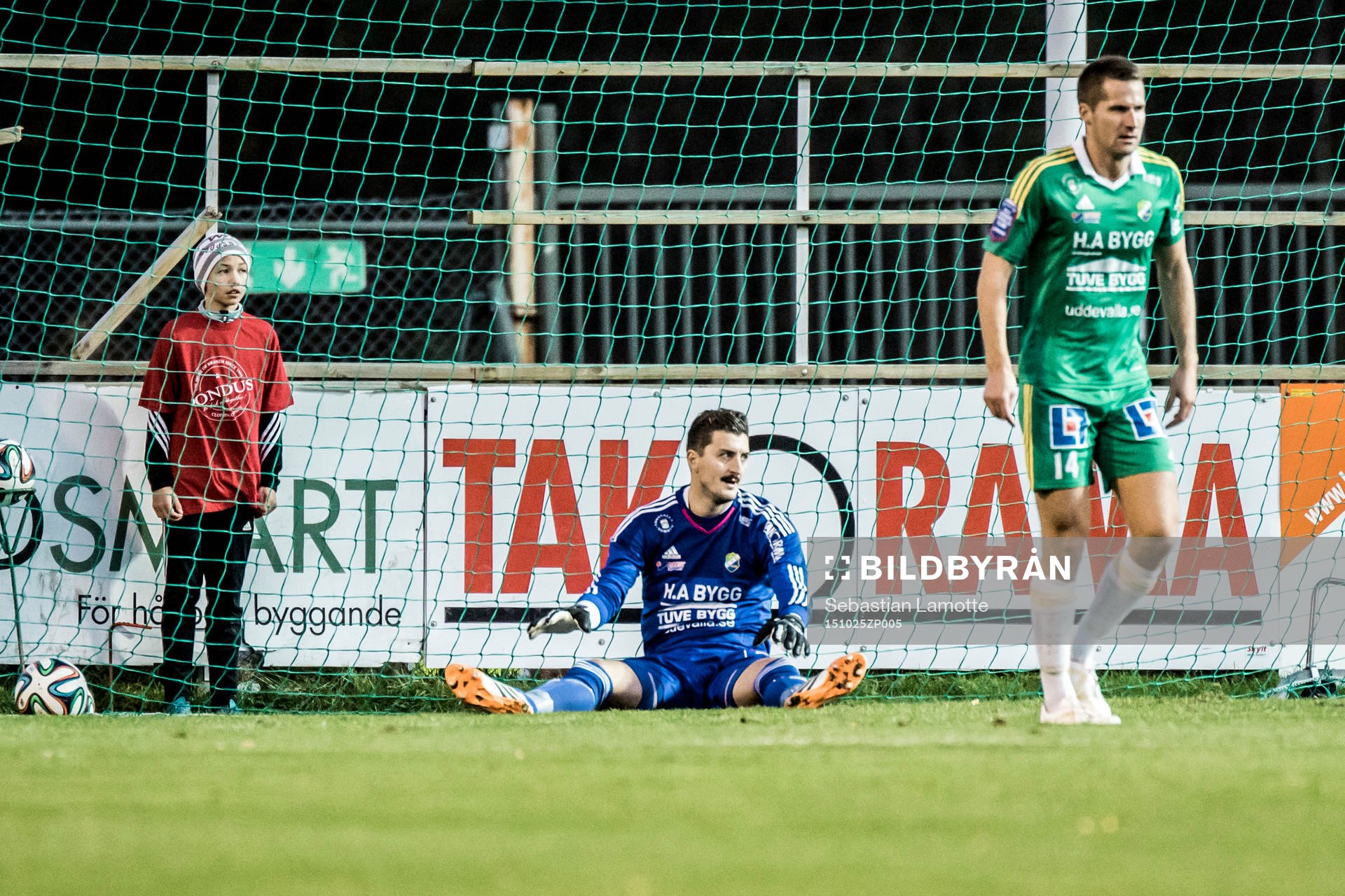 Ljungskiles målvakt Ivo Vazgec  och Gabriel