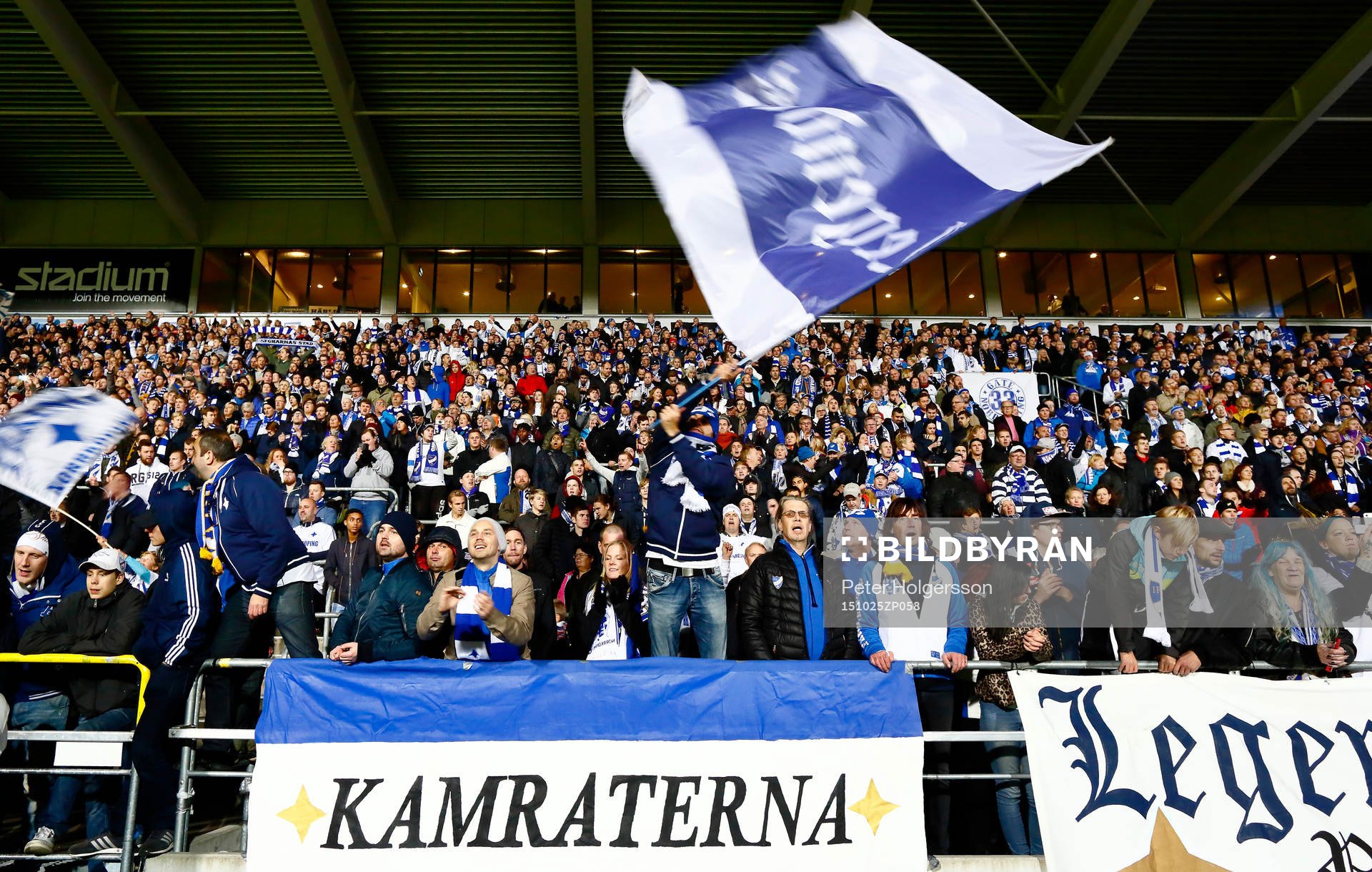 Norrköpings supporters i Curva Nordahl i en fullsatt arena