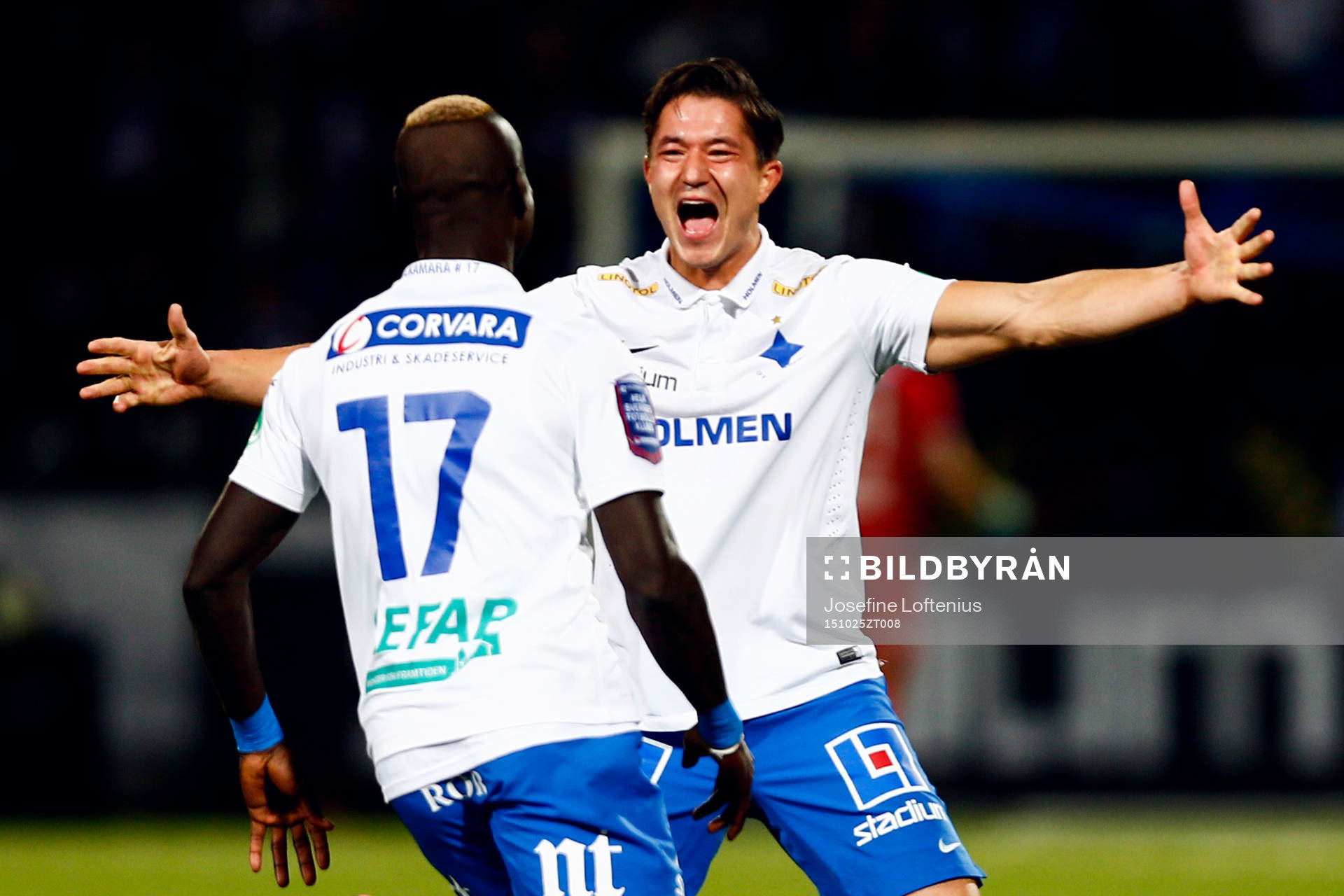 Norrköpings David Boo Wiklander och Alhaji Kamara firar