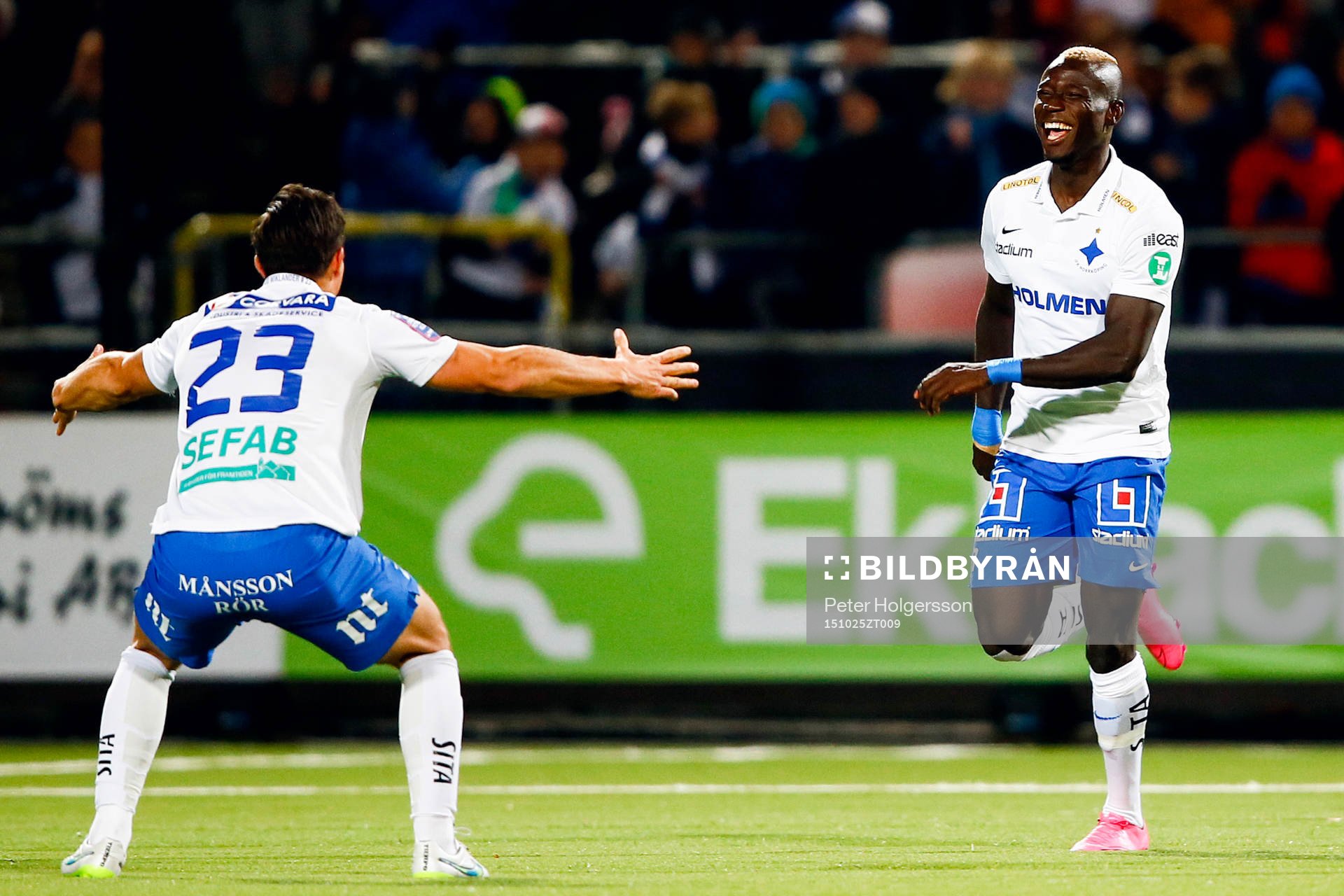 Norrköpings David Boo Wiklander och målskytten till 1-0