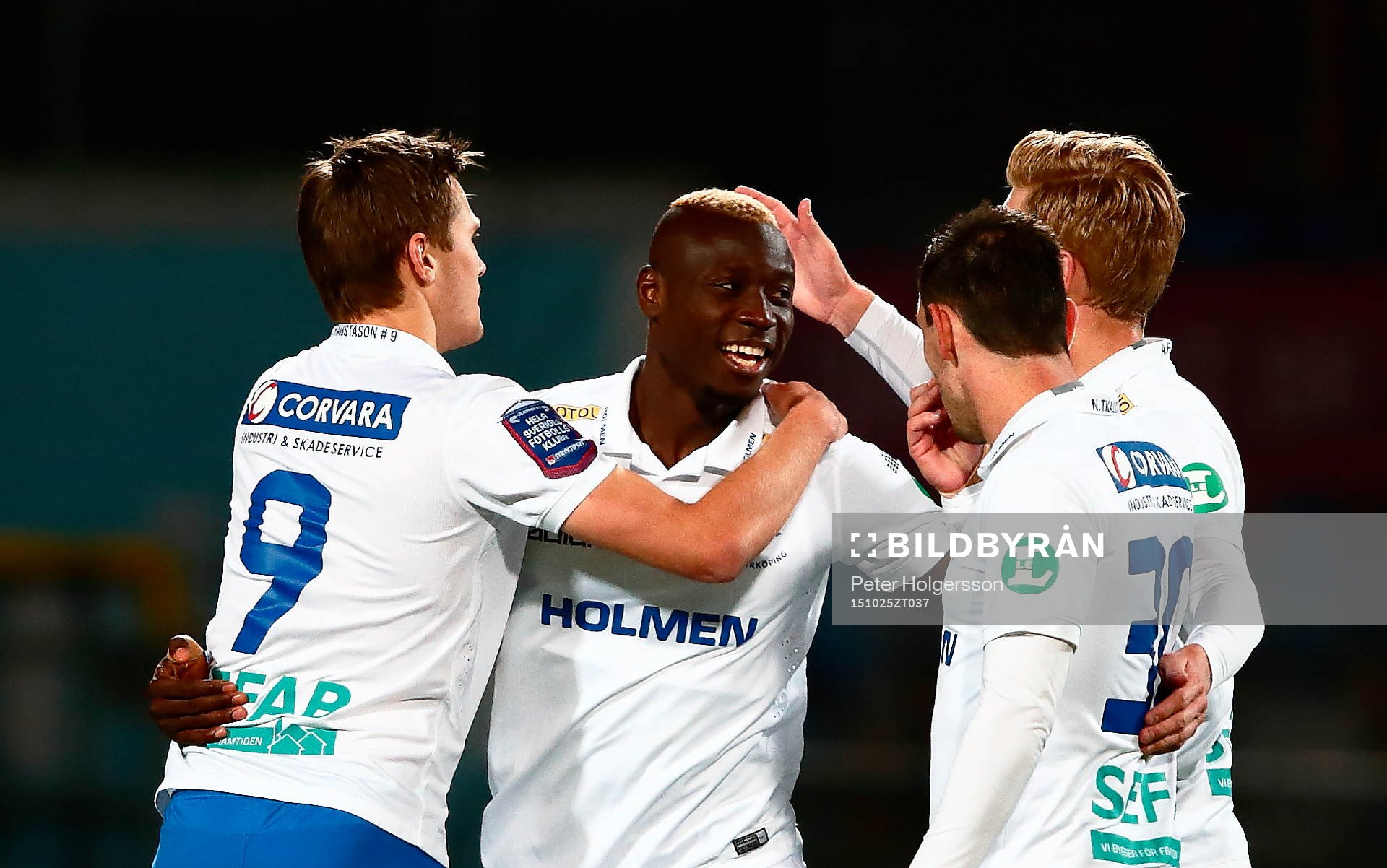 Norrköpings Arnor Ingvi Traustason och Alhaji Kamara jublar