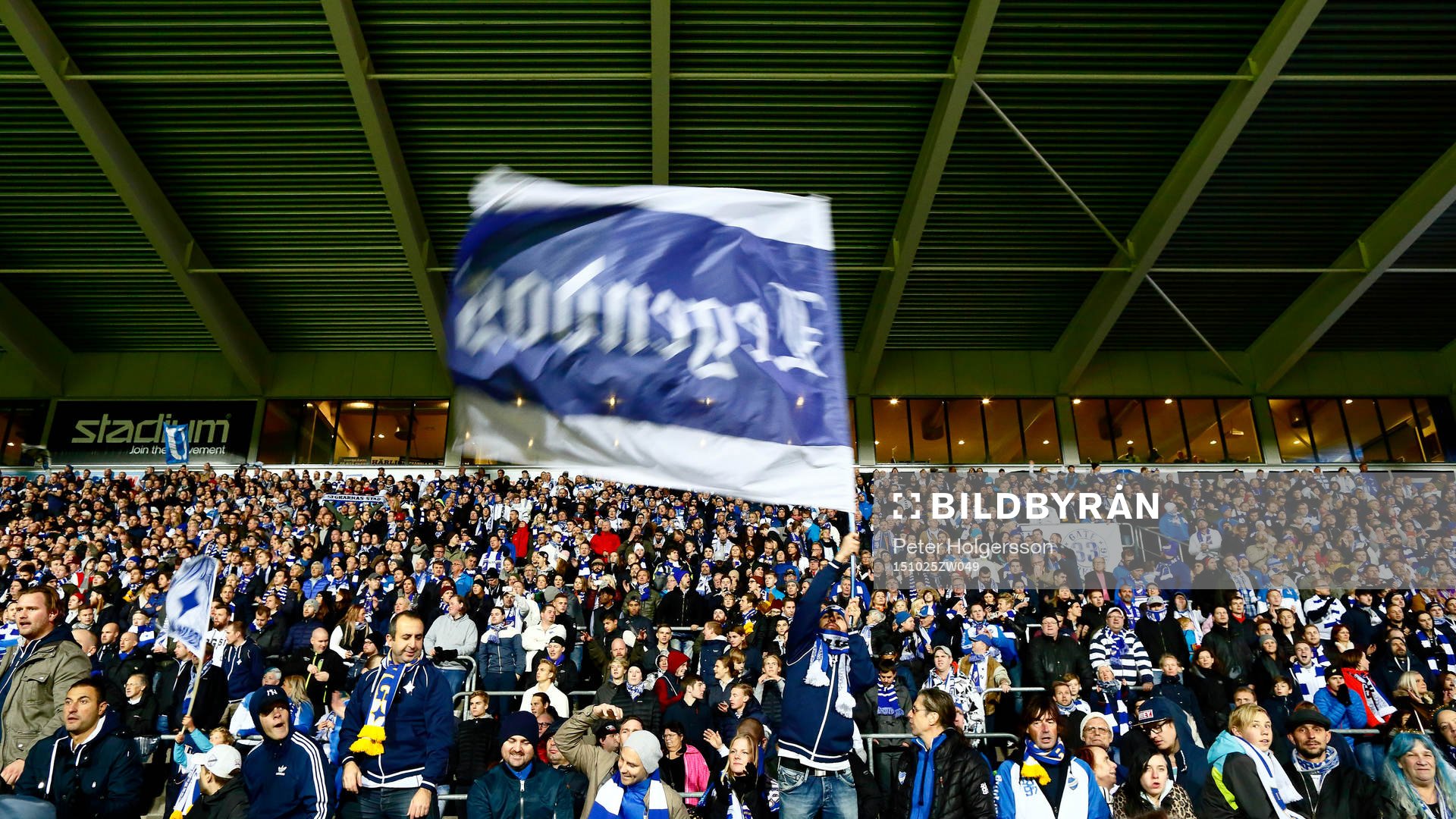 Norrköpings supporters i Curva Nordahl i en fullsatt arena