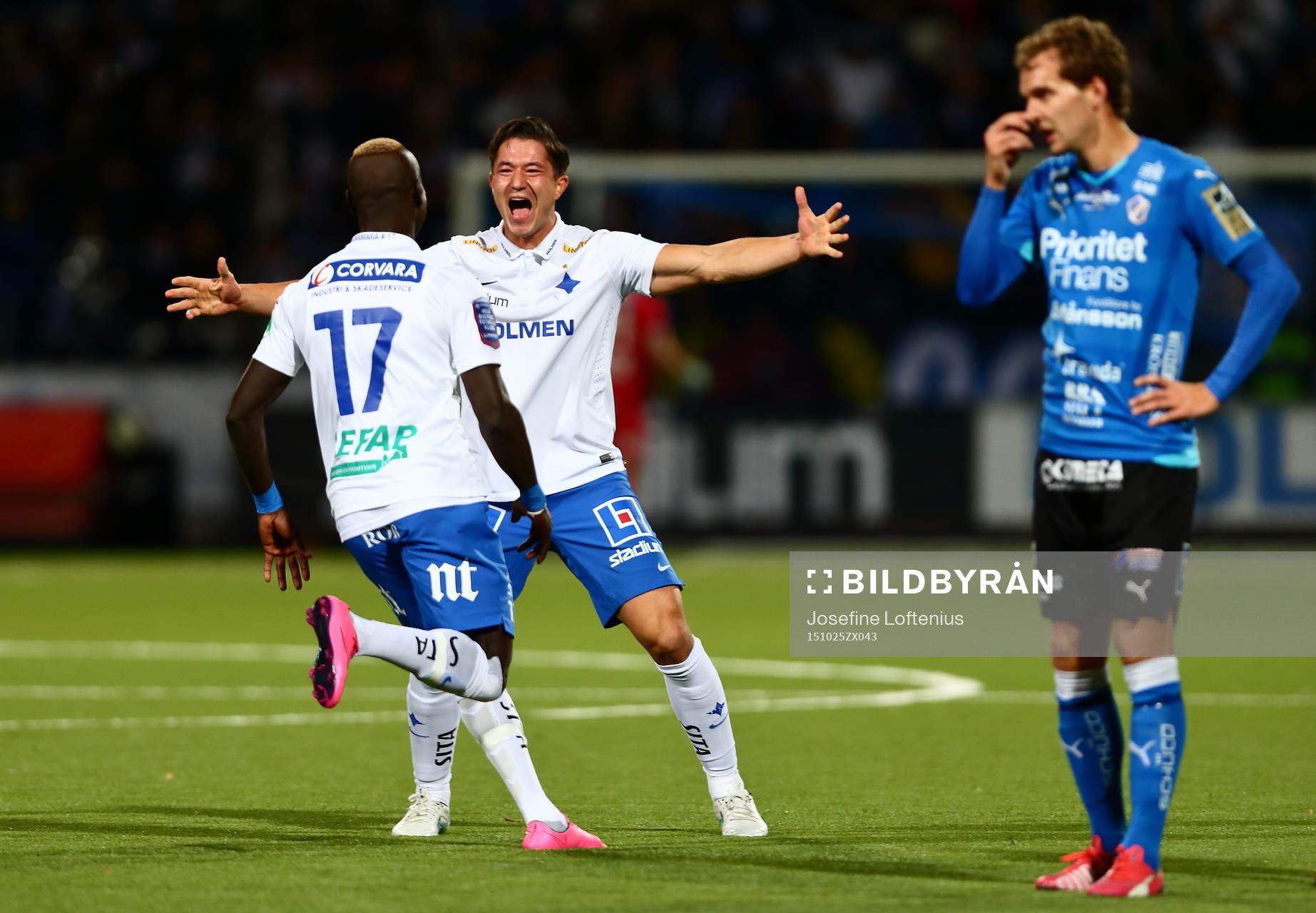 Norrköpings Nikola Tkalcic firar med Alhaji Kamara