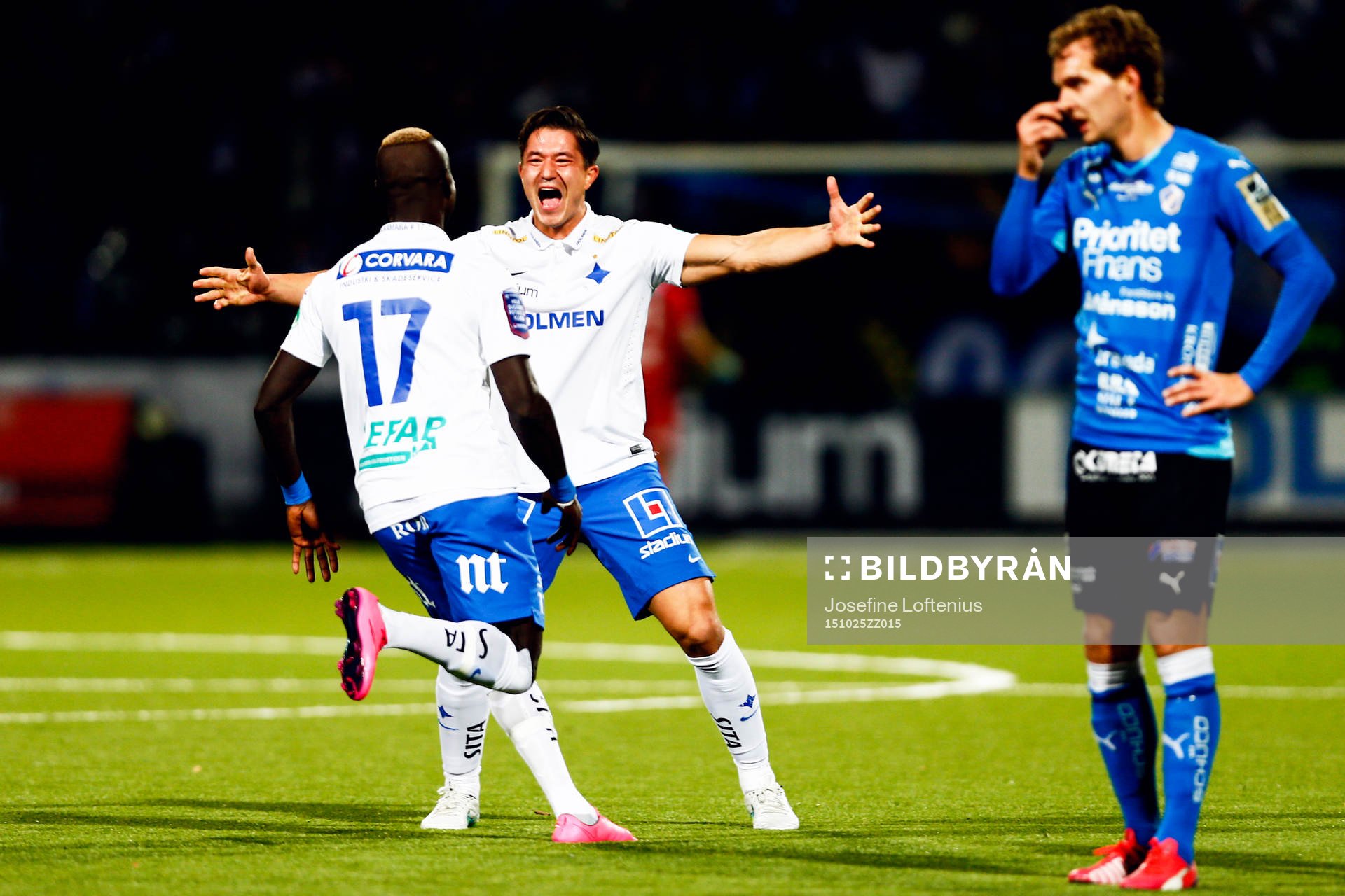 Norrköpings David Boo Wiklander och Alhaji Kamara firar