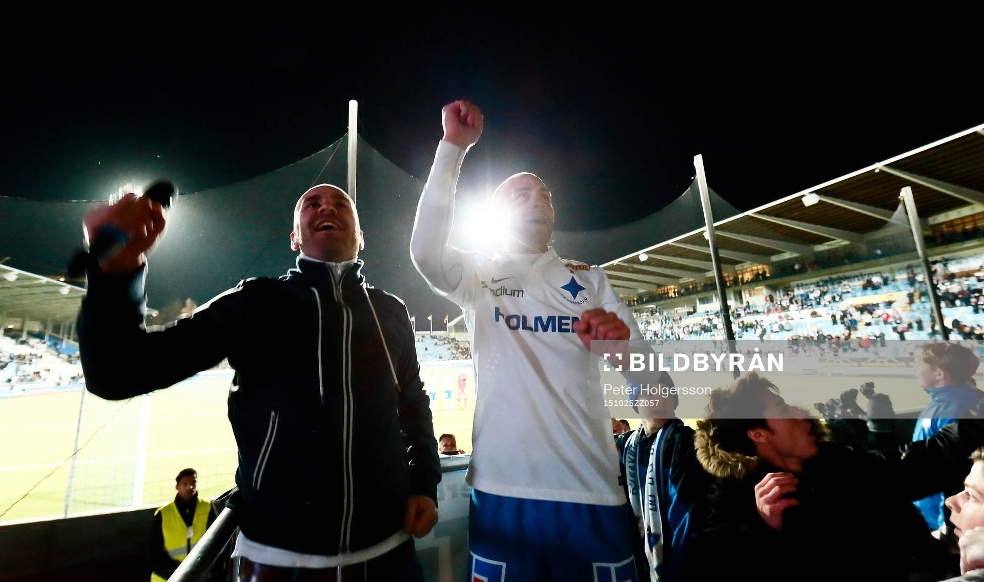 Norrköpings Daniel Sjölund sjunger med